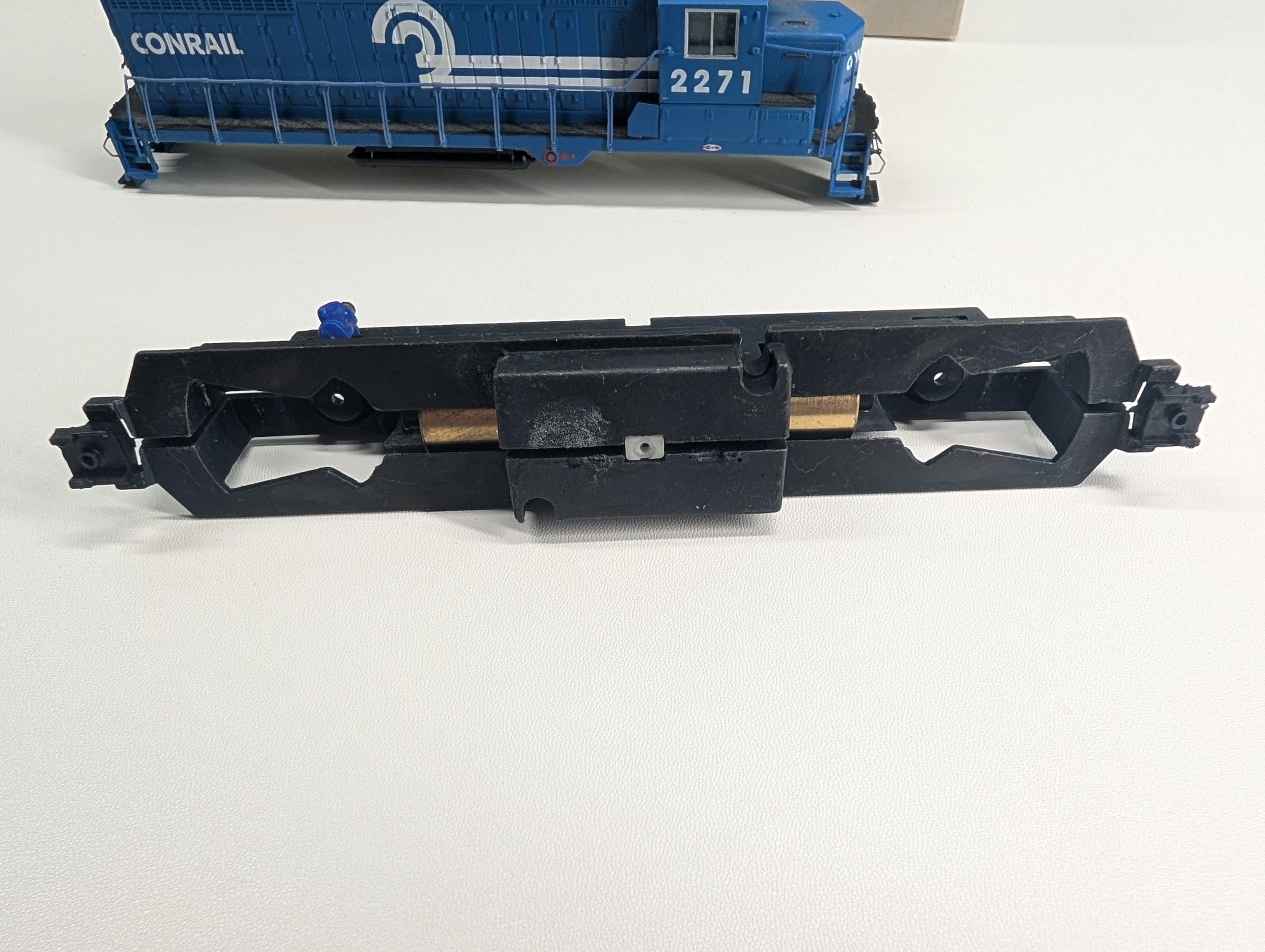 USED Bachmann 11506 HO Scale EMD GP35 Diesel Locomotive for Parts/Repairs Conrail #2271