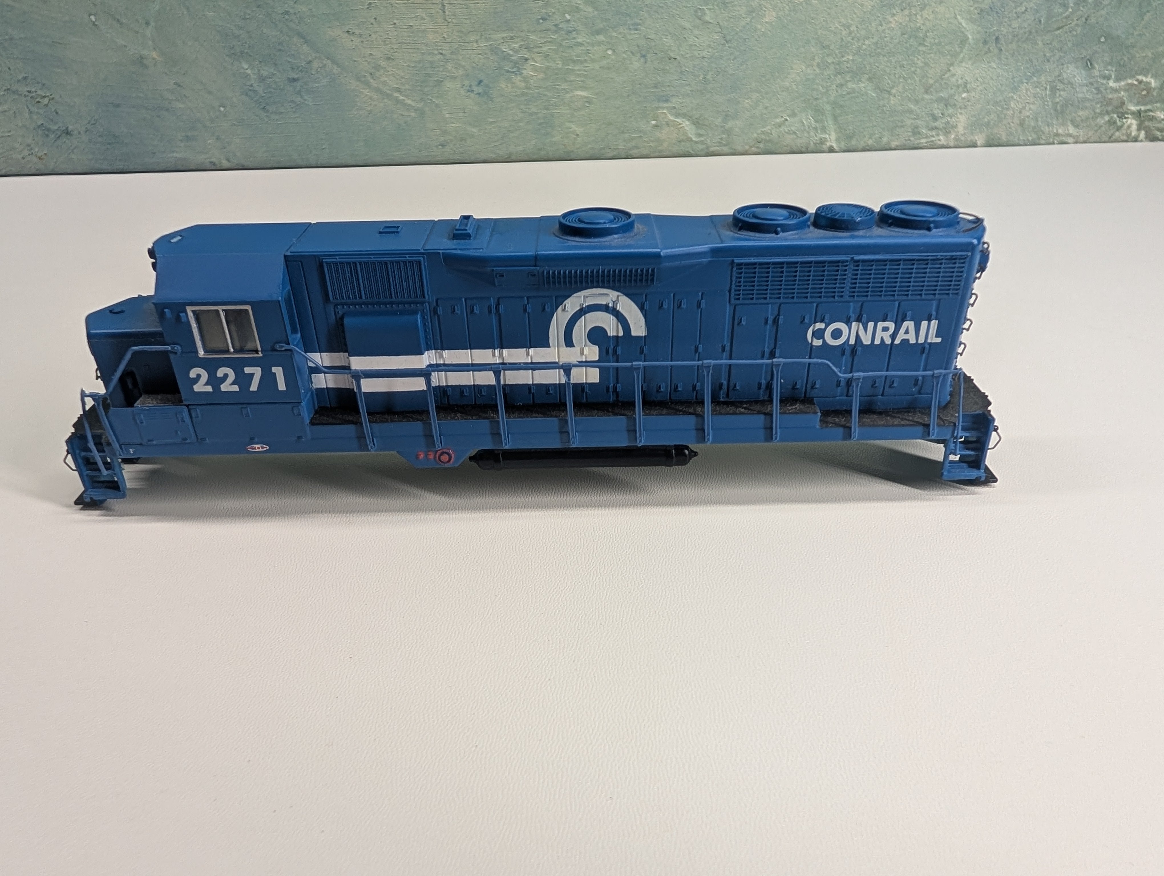 USED Bachmann 11506 HO Scale EMD GP35 Diesel Locomotive for Parts/Repairs Conrail #2271