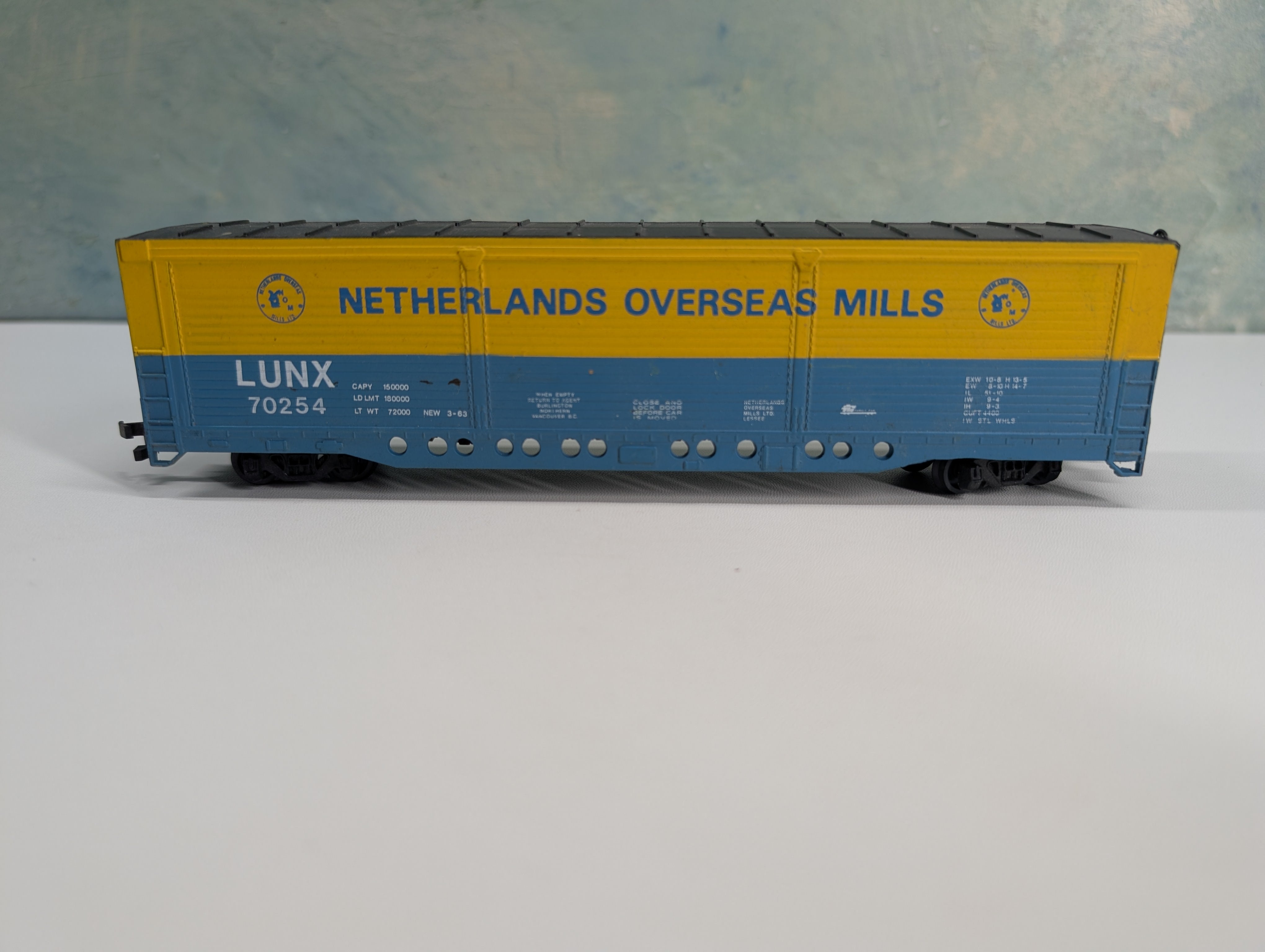 USED Bachmann HO Scale 55' All Door Box Car Netherlands Overseas Mills LUNX #70254