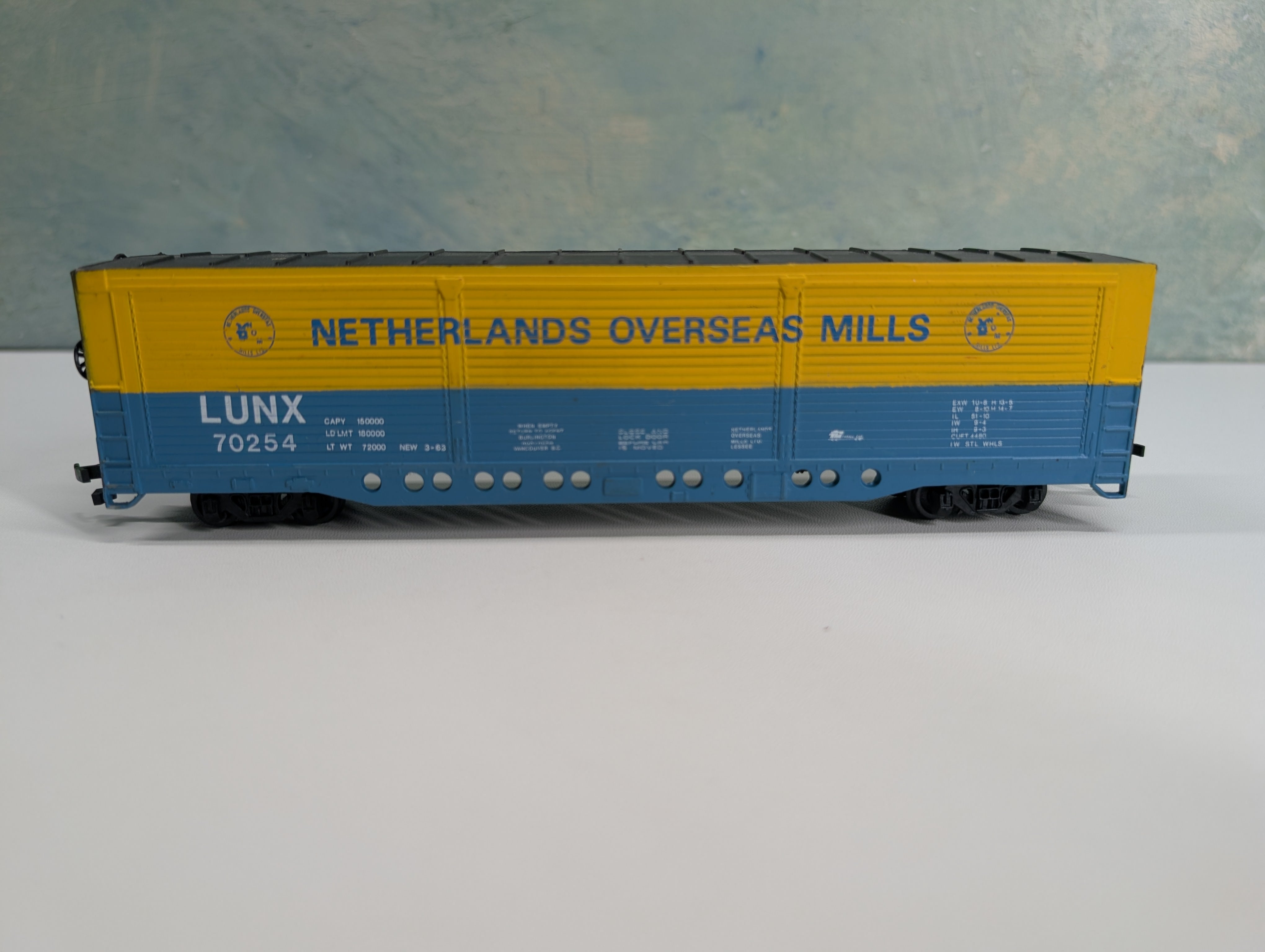USED Bachmann HO Scale 55' All Door Box Car Netherlands Overseas Mills LUNX #70254