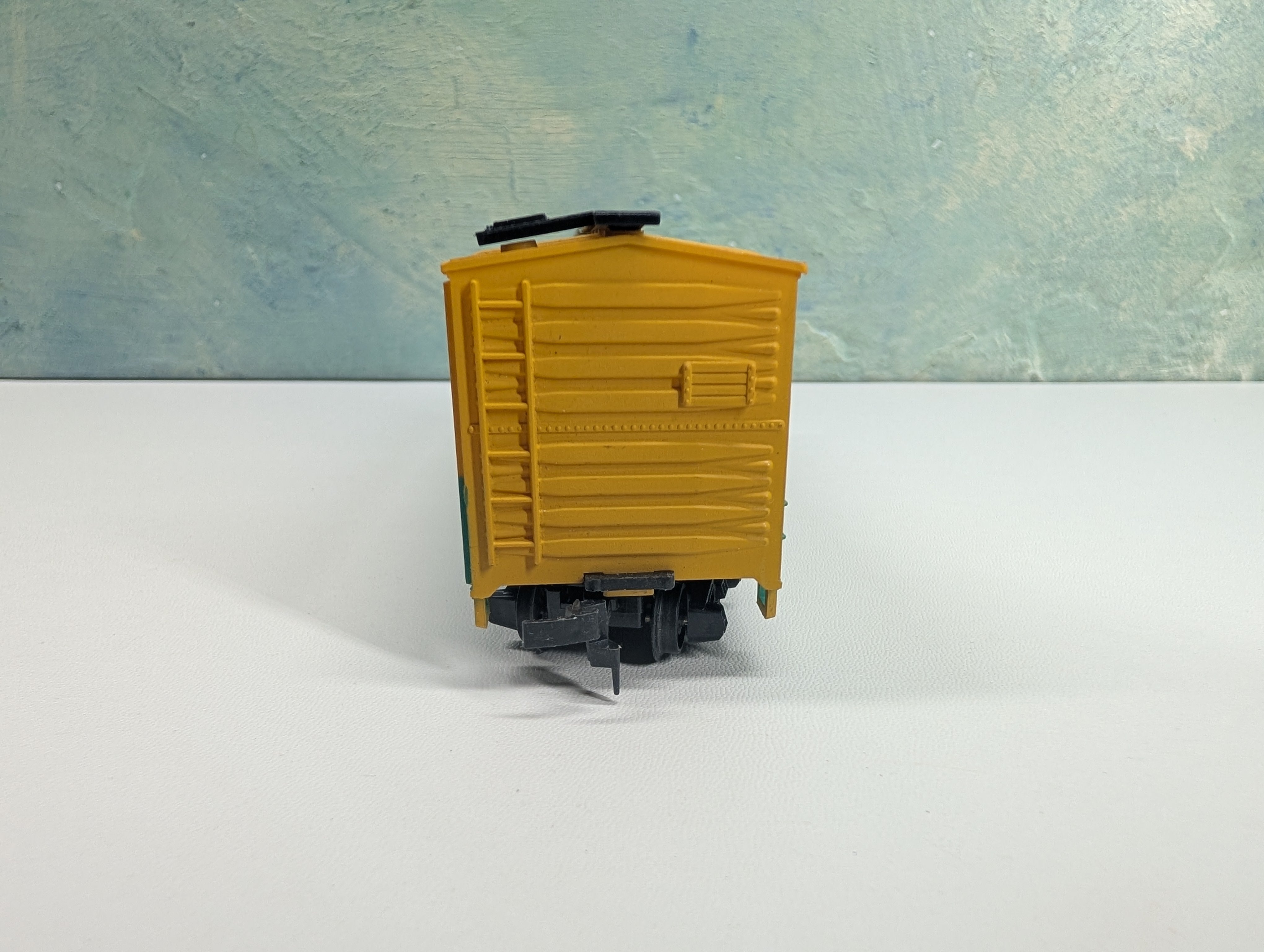 USED HO Scale 40' Wooden Box Car Rutland #100