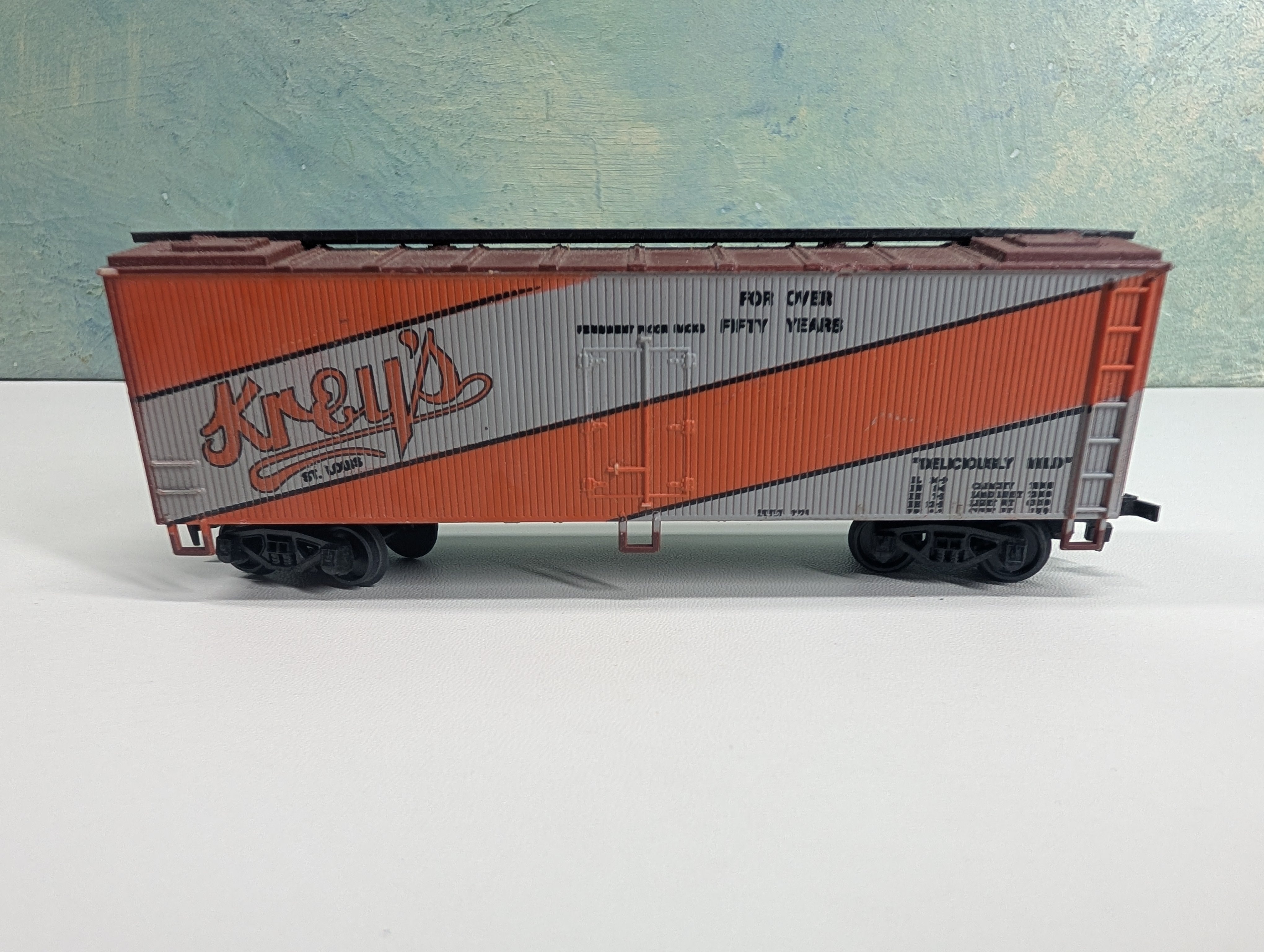USED HO Scale 40' Wooden Billboard Box Car Krey's