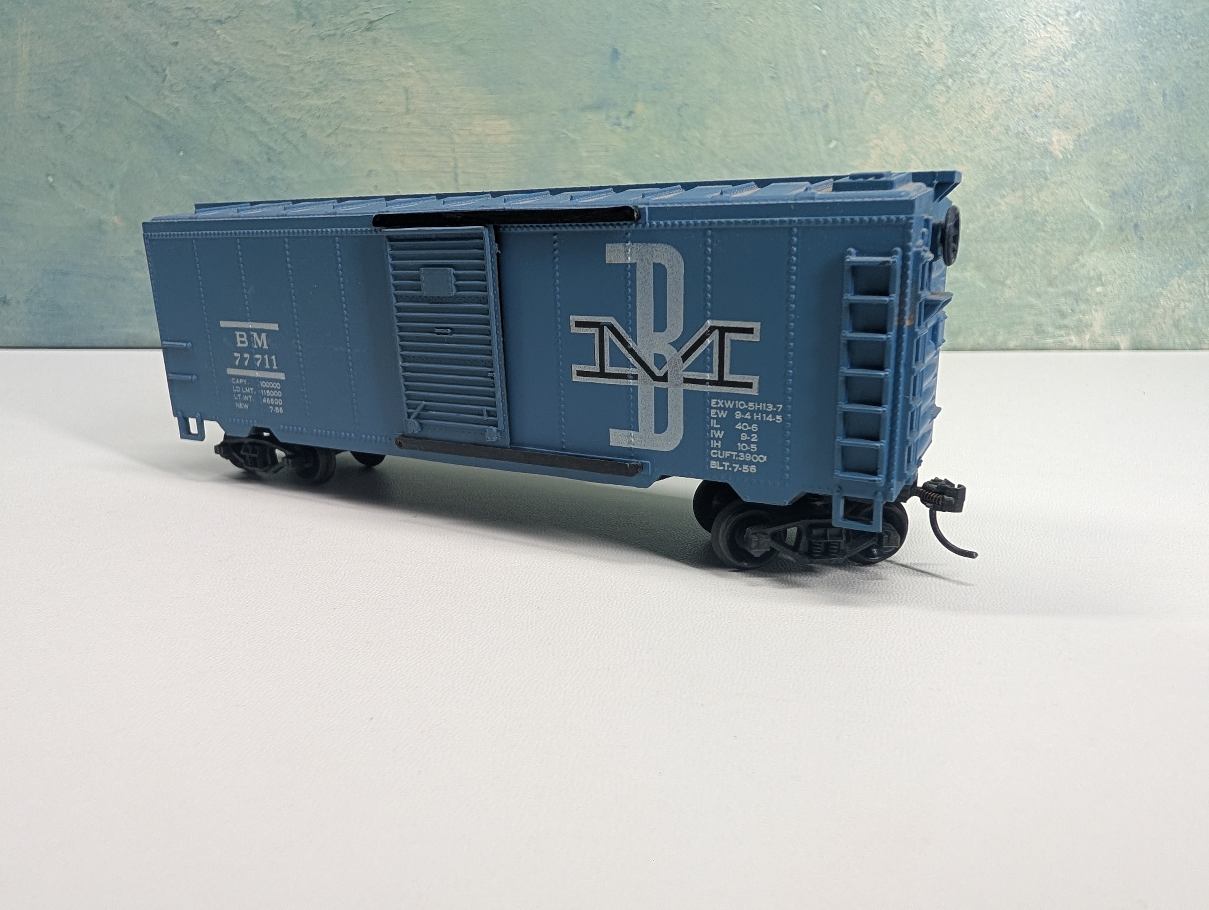 USED HO Scale 40' Box Car Boston and Maine BM #77711