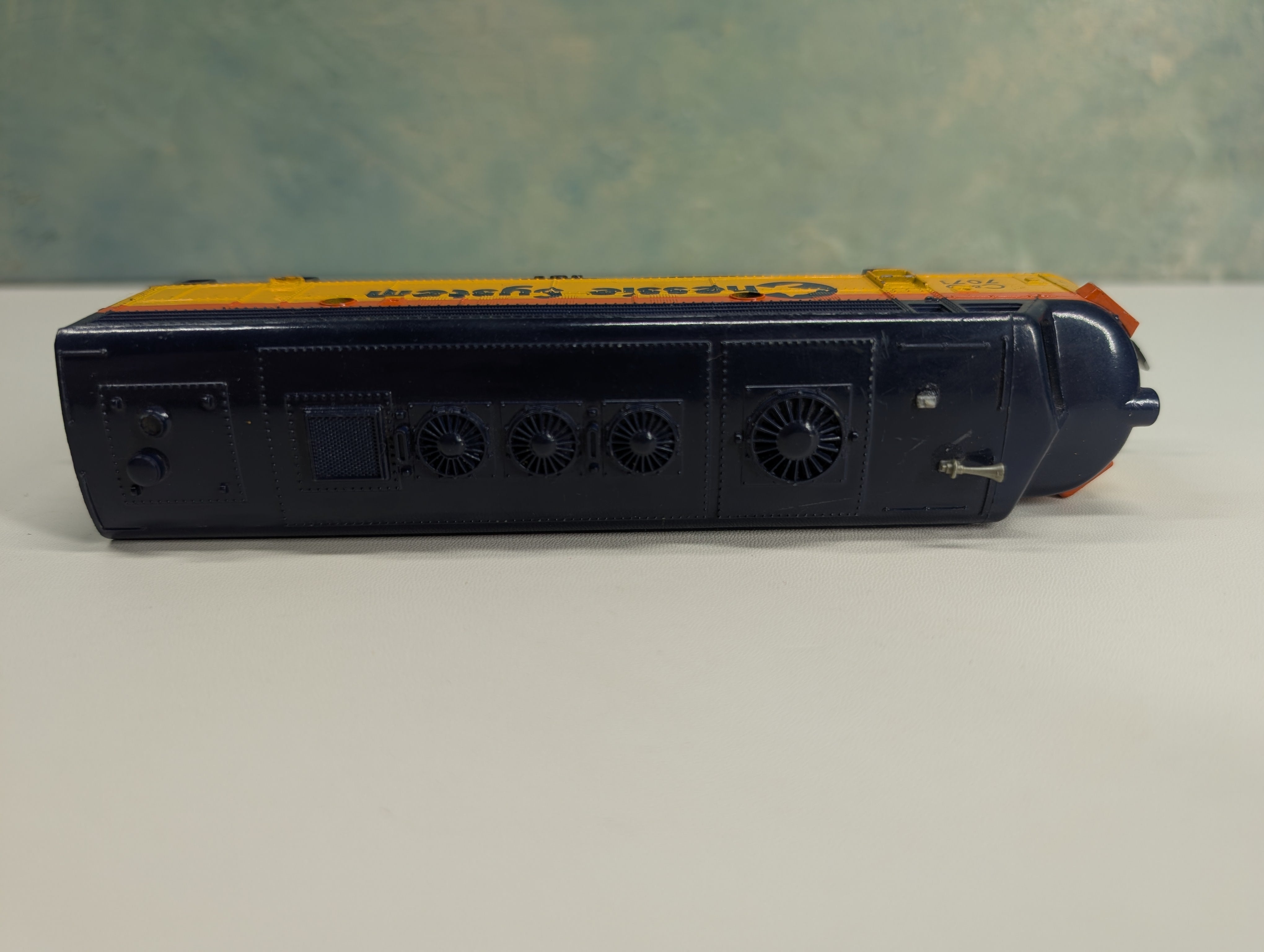 USED Bachmann HO Scale F9 Diesel Locomotive Chessie System C&O #7071 Parts/Repairs DC