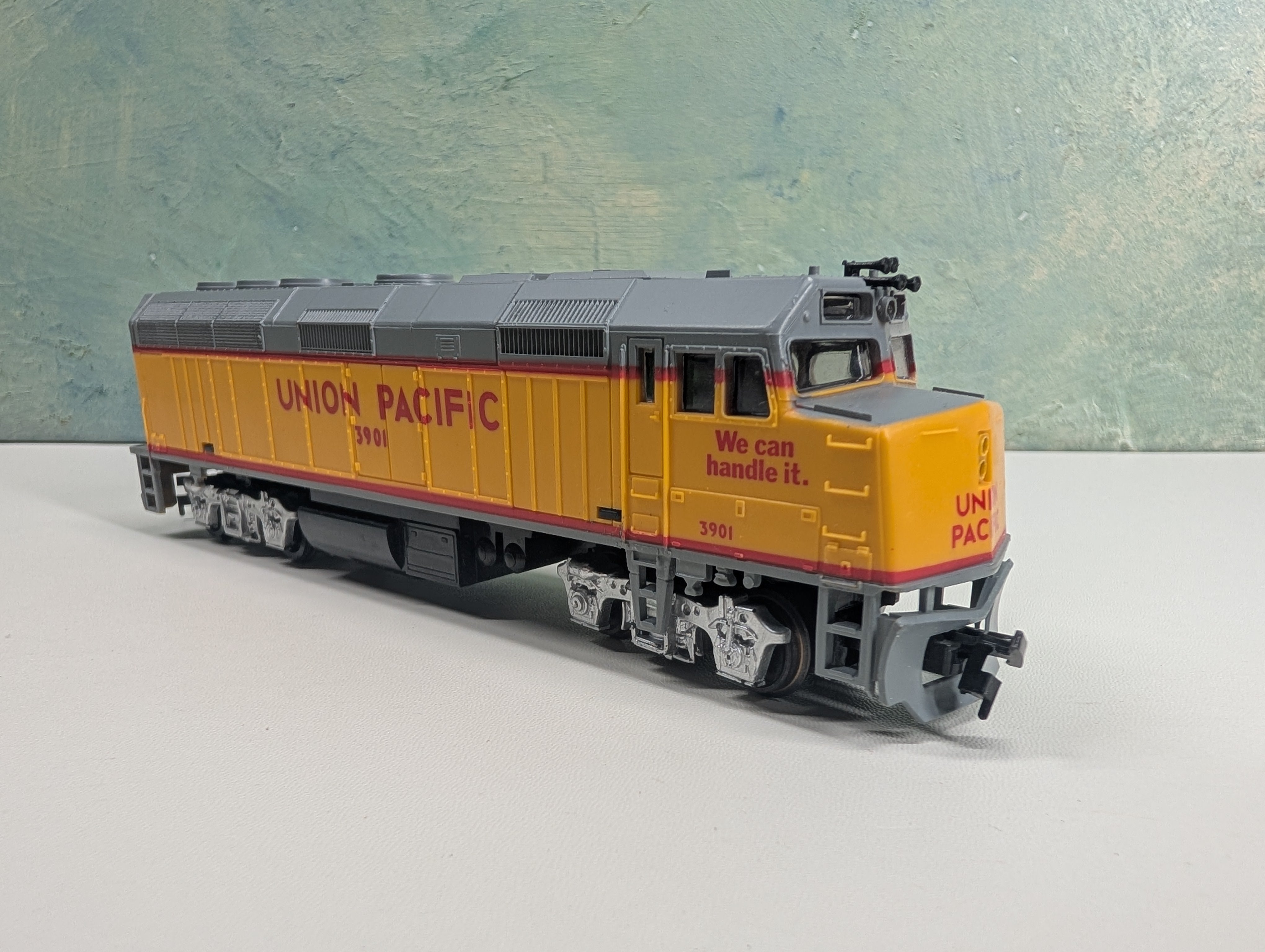 USED Life-Like HO Scale F40PH Diesel Locomotive Union Pacific UP #3901 Tested! DC