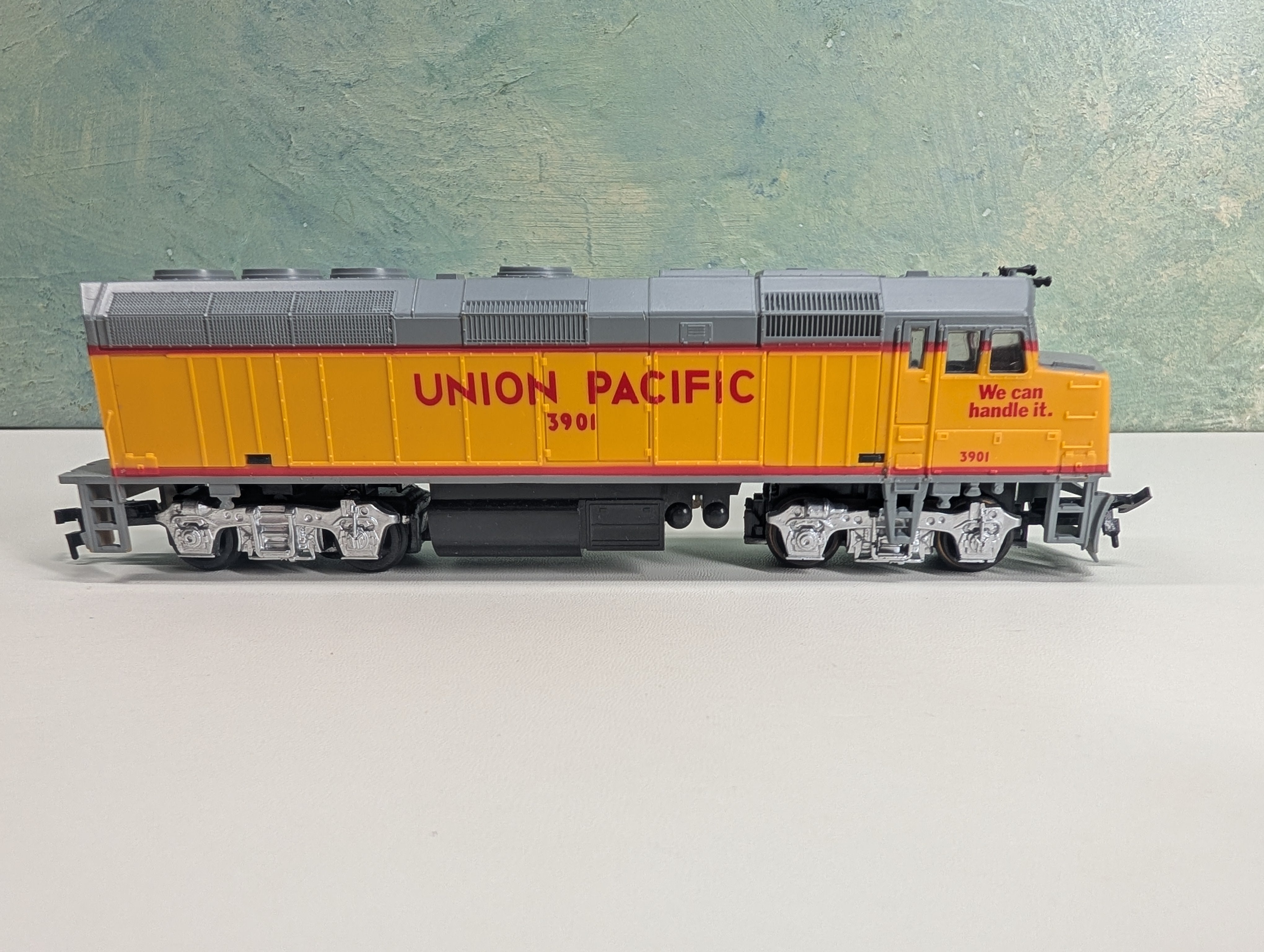 USED Life-Like HO Scale F40PH Diesel Locomotive Union Pacific UP #3901 Tested! DC