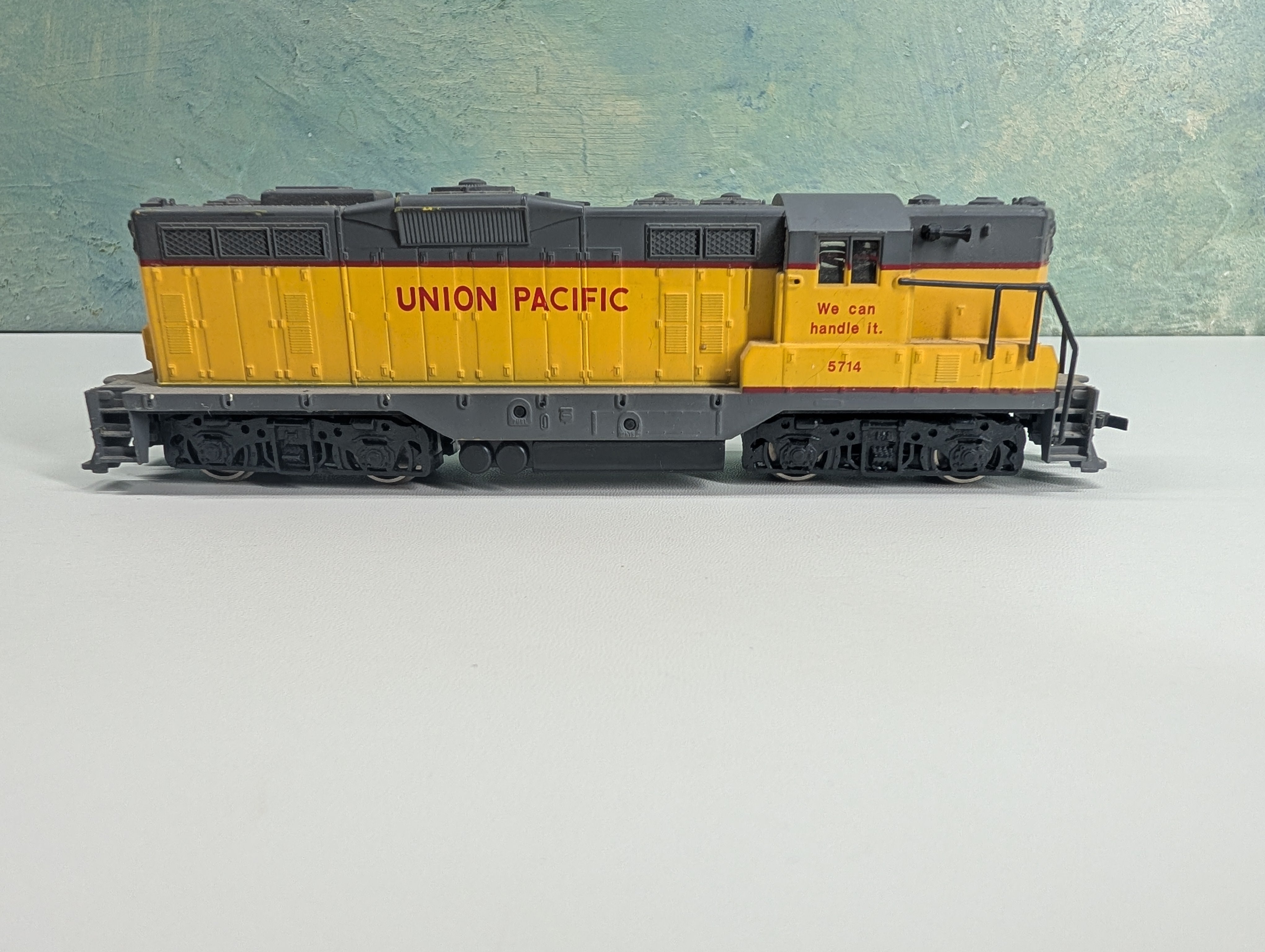 USED Lionel HO Scale GP9 Diesel Locomotive Union Pacific UP #5714 Tested! DC