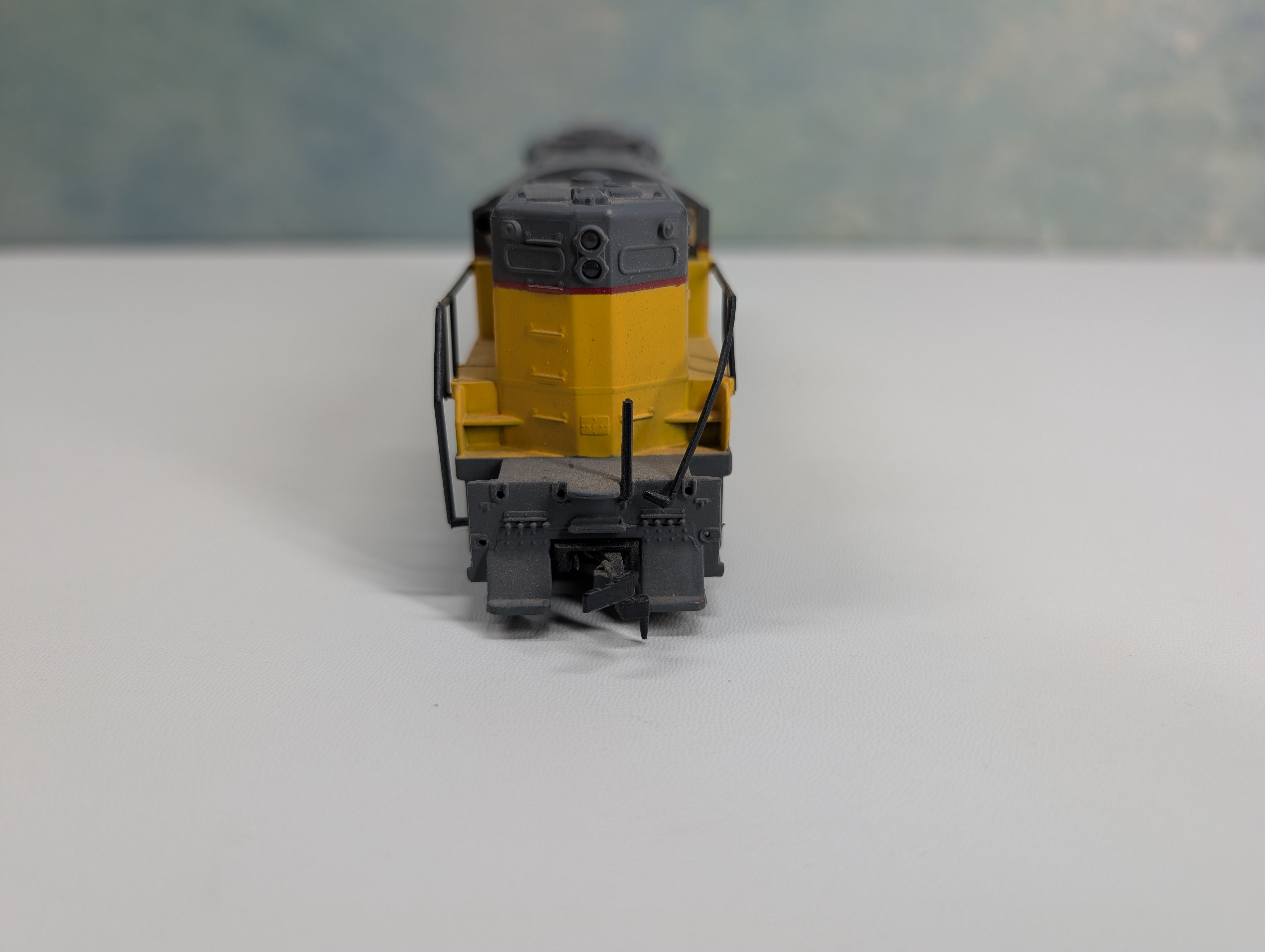 USED Lionel HO Scale GP9 Diesel Locomotive Union Pacific UP #5714 Tested! DC
