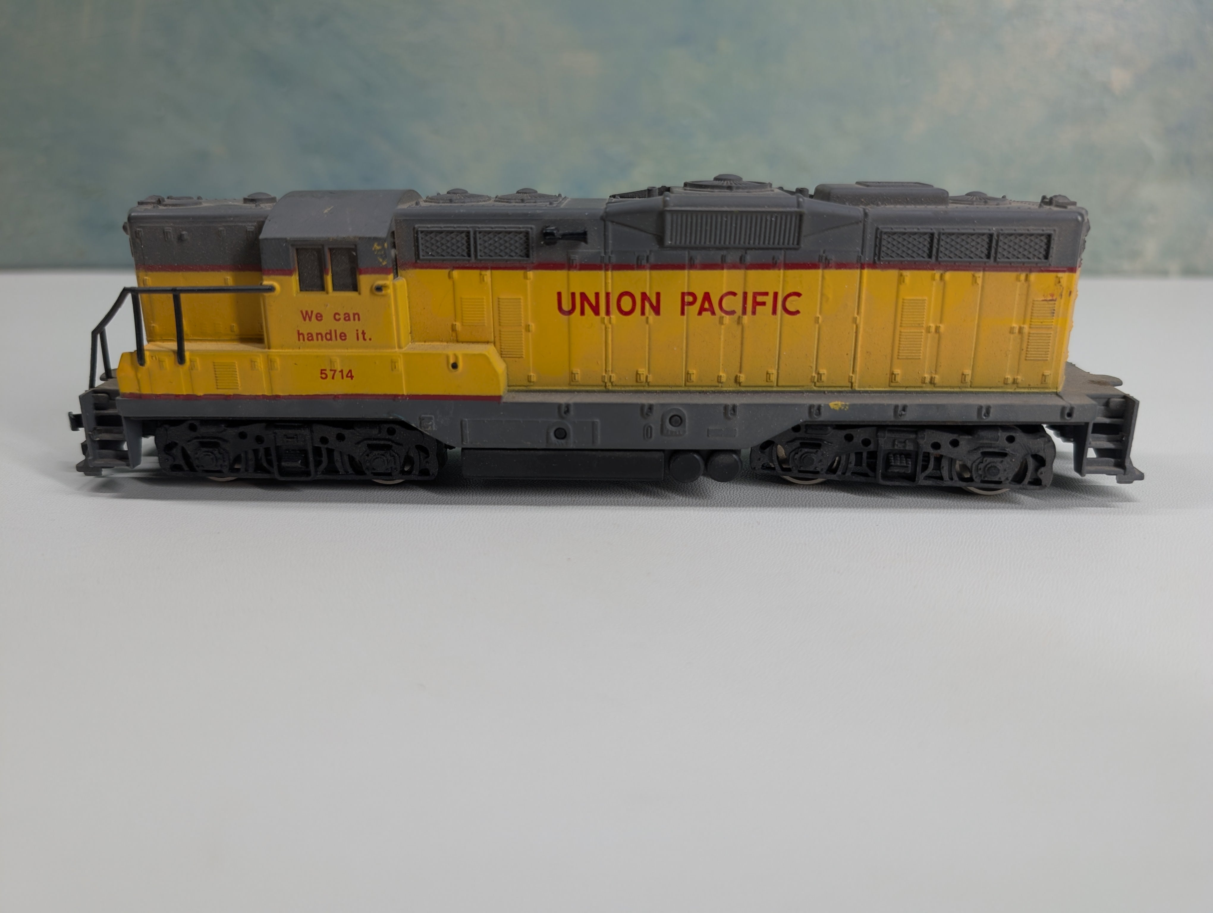 USED Lionel HO Scale GP9 Diesel Locomotive Union Pacific UP #5714 Tested! DC