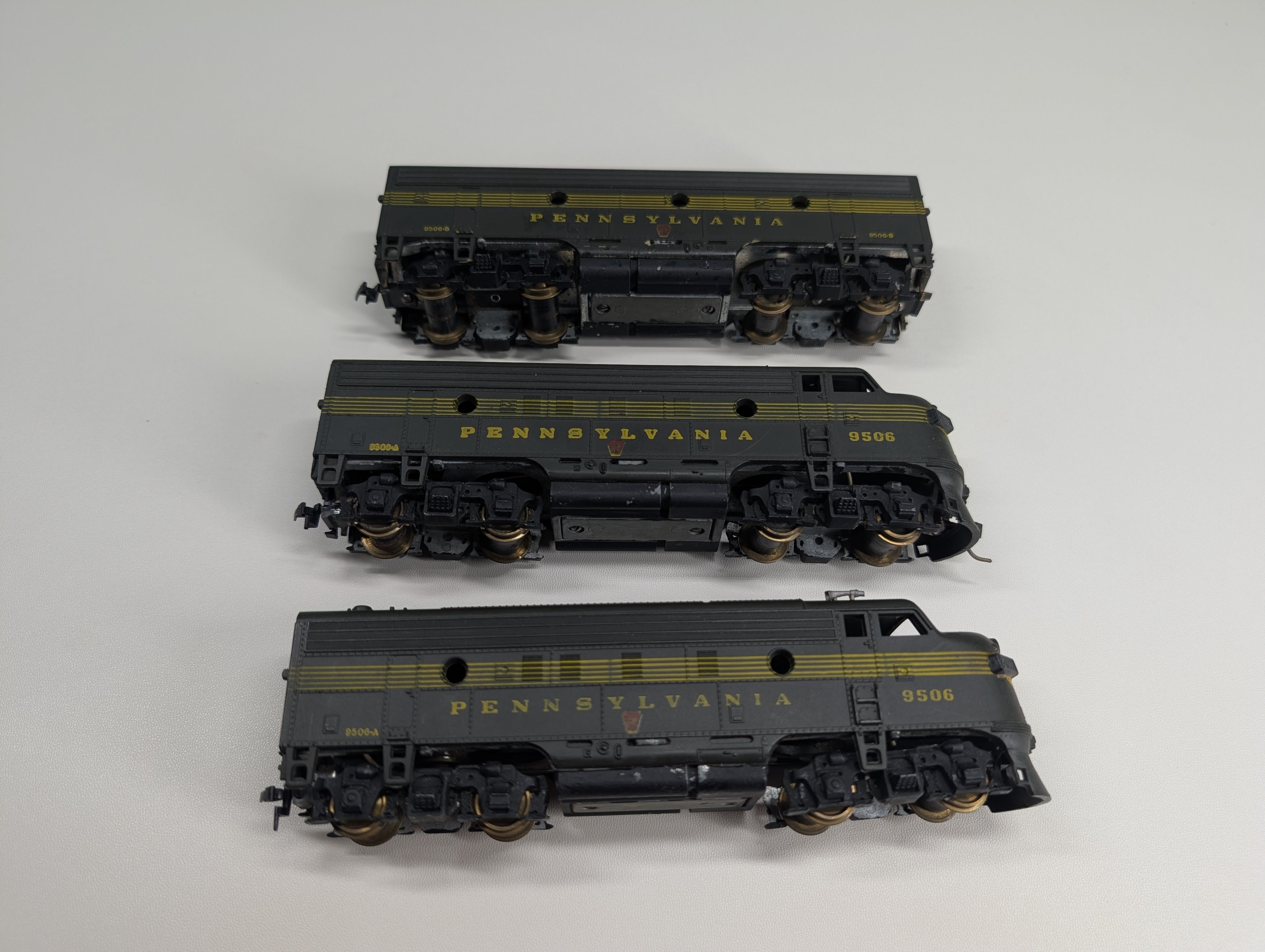 USED Athearn HO Scale ABA Diesel Locomotive Set Pennsylvania #9506 Parts/Repairs DC