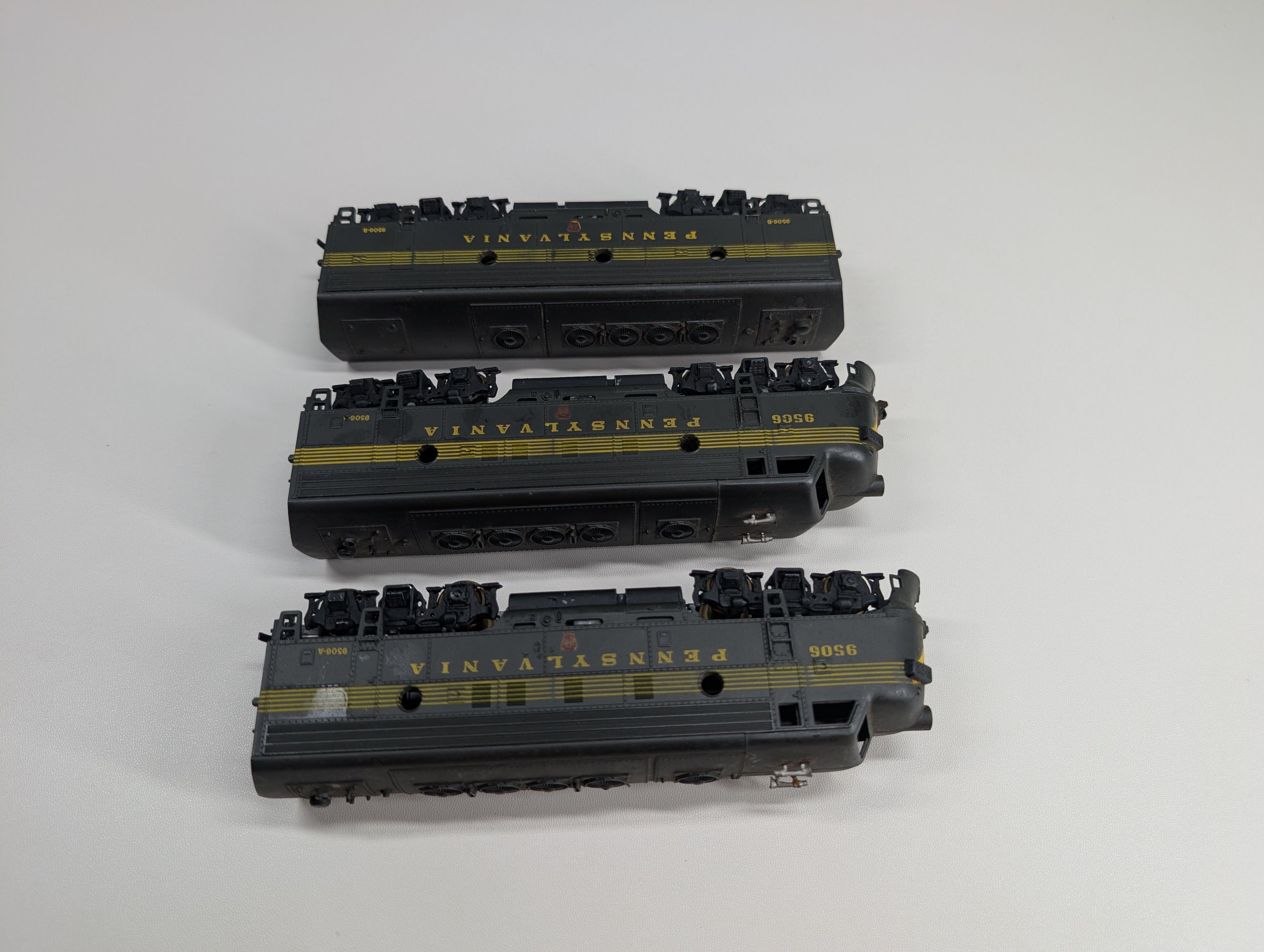 USED Athearn HO Scale ABA Diesel Locomotive Set Pennsylvania #9506 Parts/Repairs DC