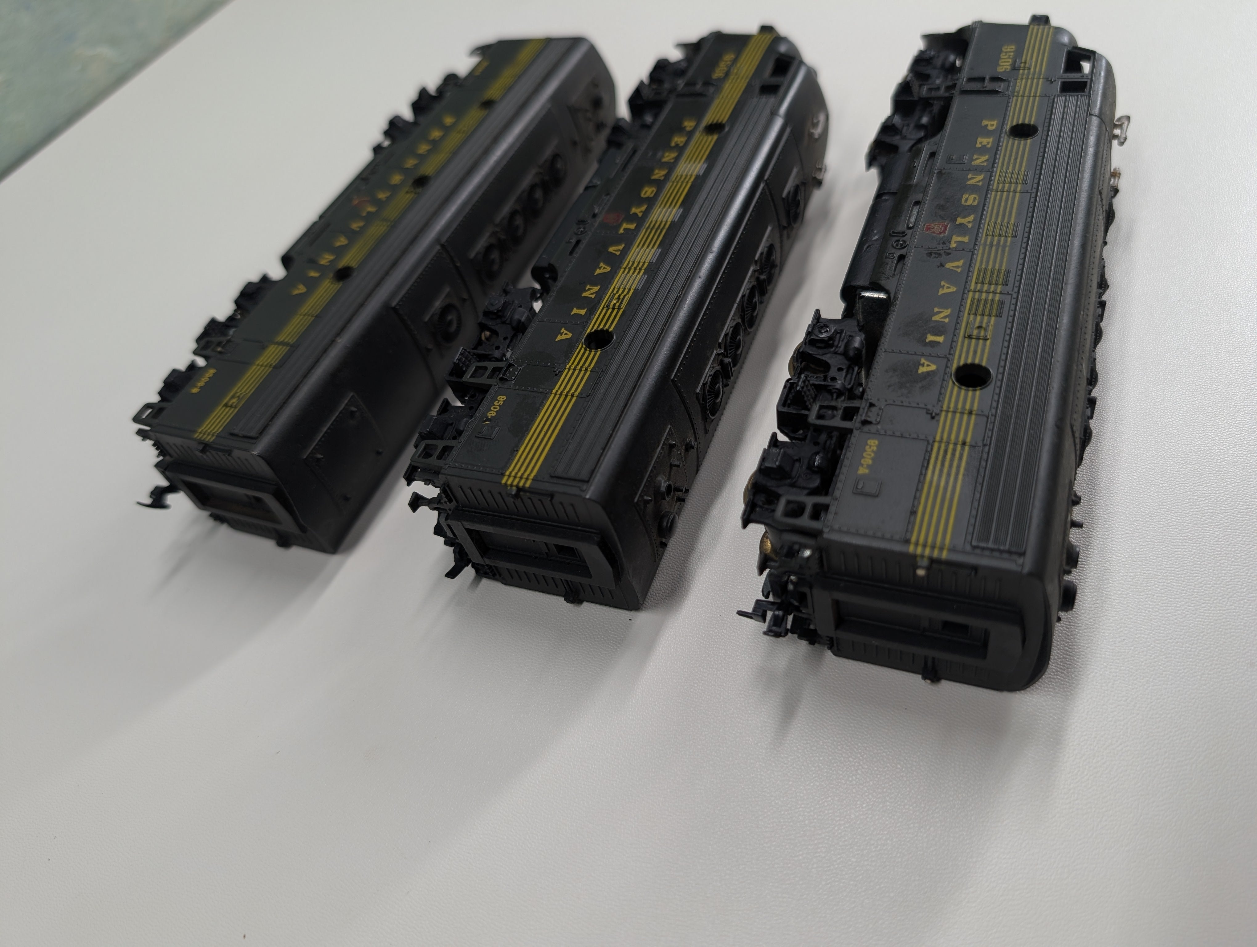USED Athearn HO Scale ABA Diesel Locomotive Set Pennsylvania #9506 Parts/Repairs DC