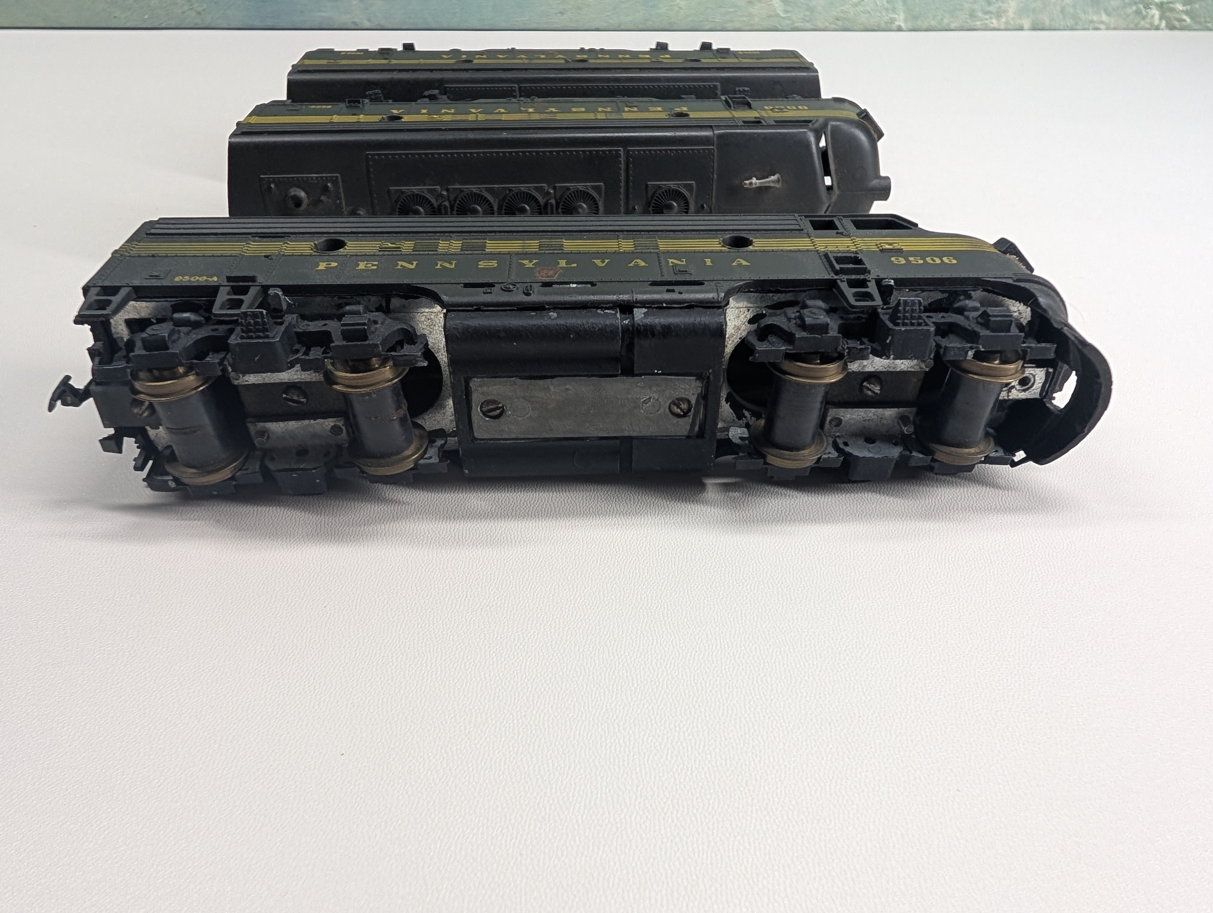 USED Athearn HO Scale ABA Diesel Locomotive Set Pennsylvania #9506 Parts/Repairs DC