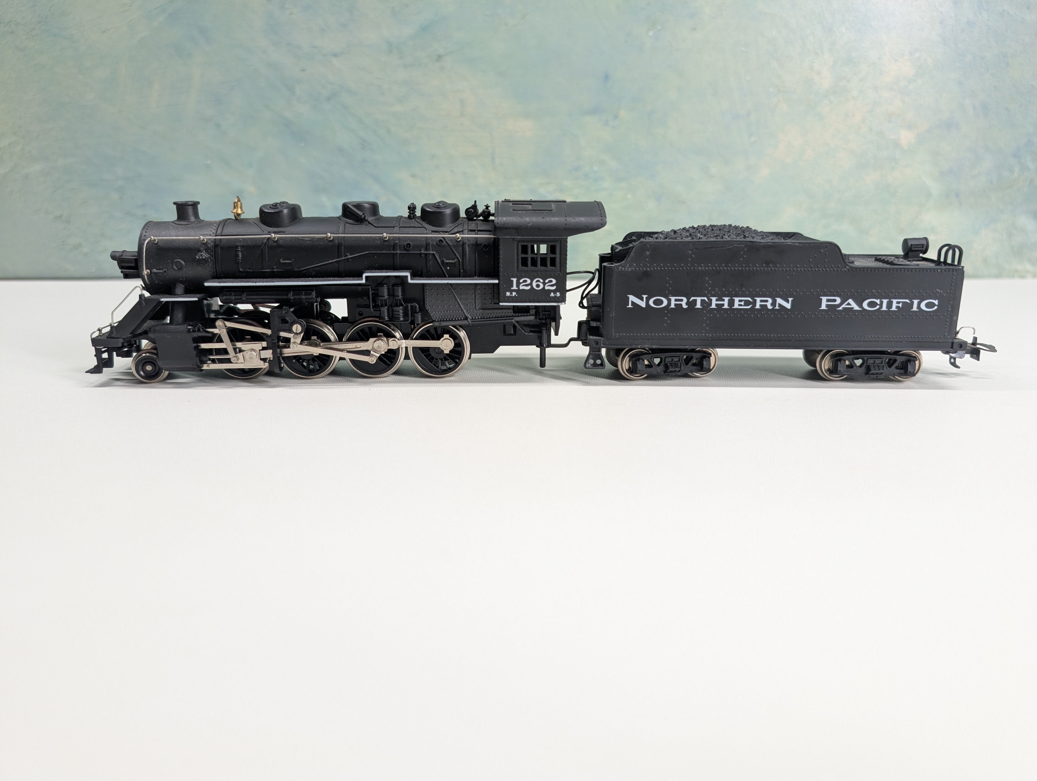 USED IHC HO Scale 2-8-0 Steam Locomotive Northern Pacific NP #1262 Runs Great! DC