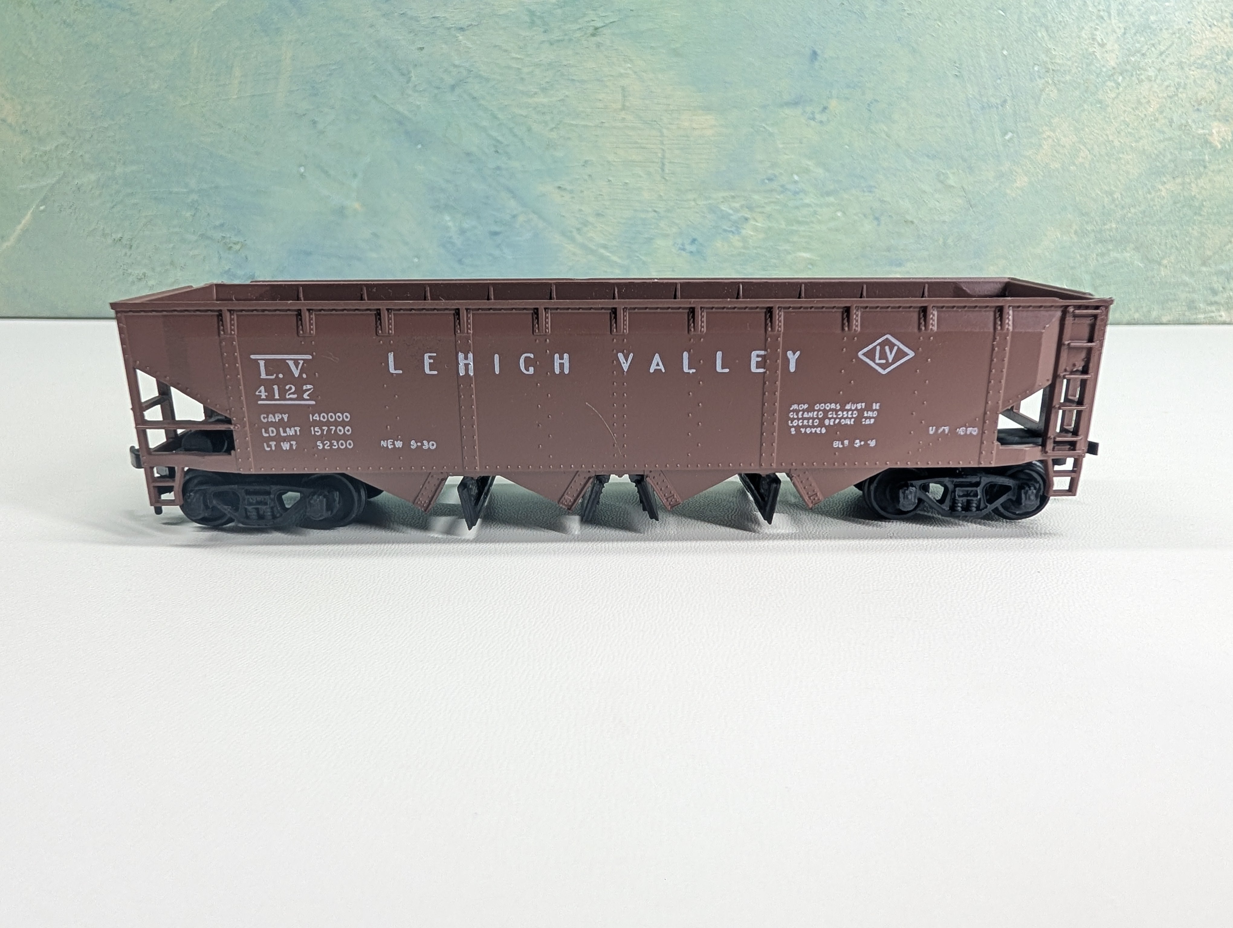 USED Athearn 1750 HO Scale Operating Quad Hopper Lehigh Valley LV #4127