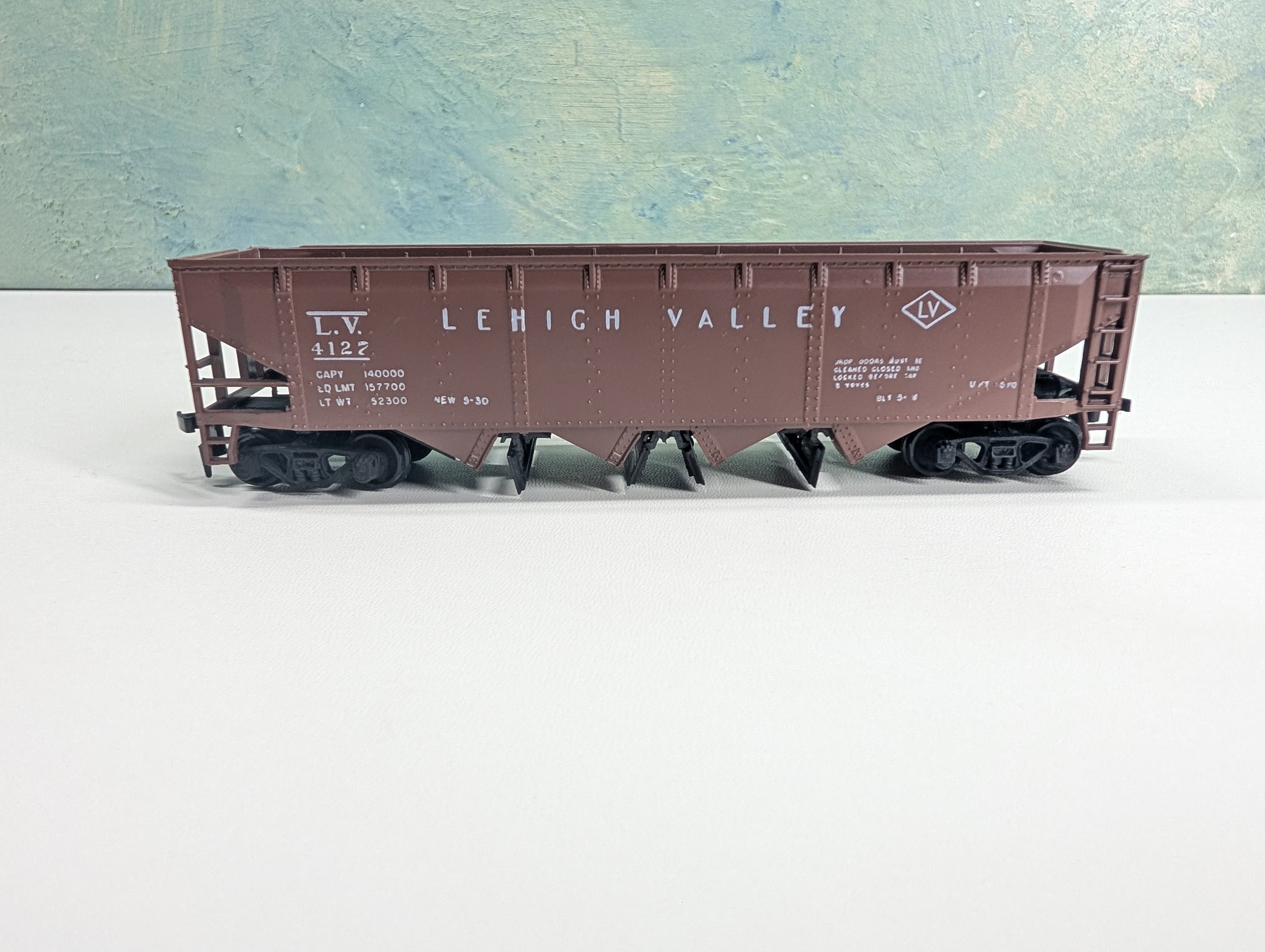 USED Athearn 1750 HO Scale Operating Quad Hopper Lehigh Valley LV #4127