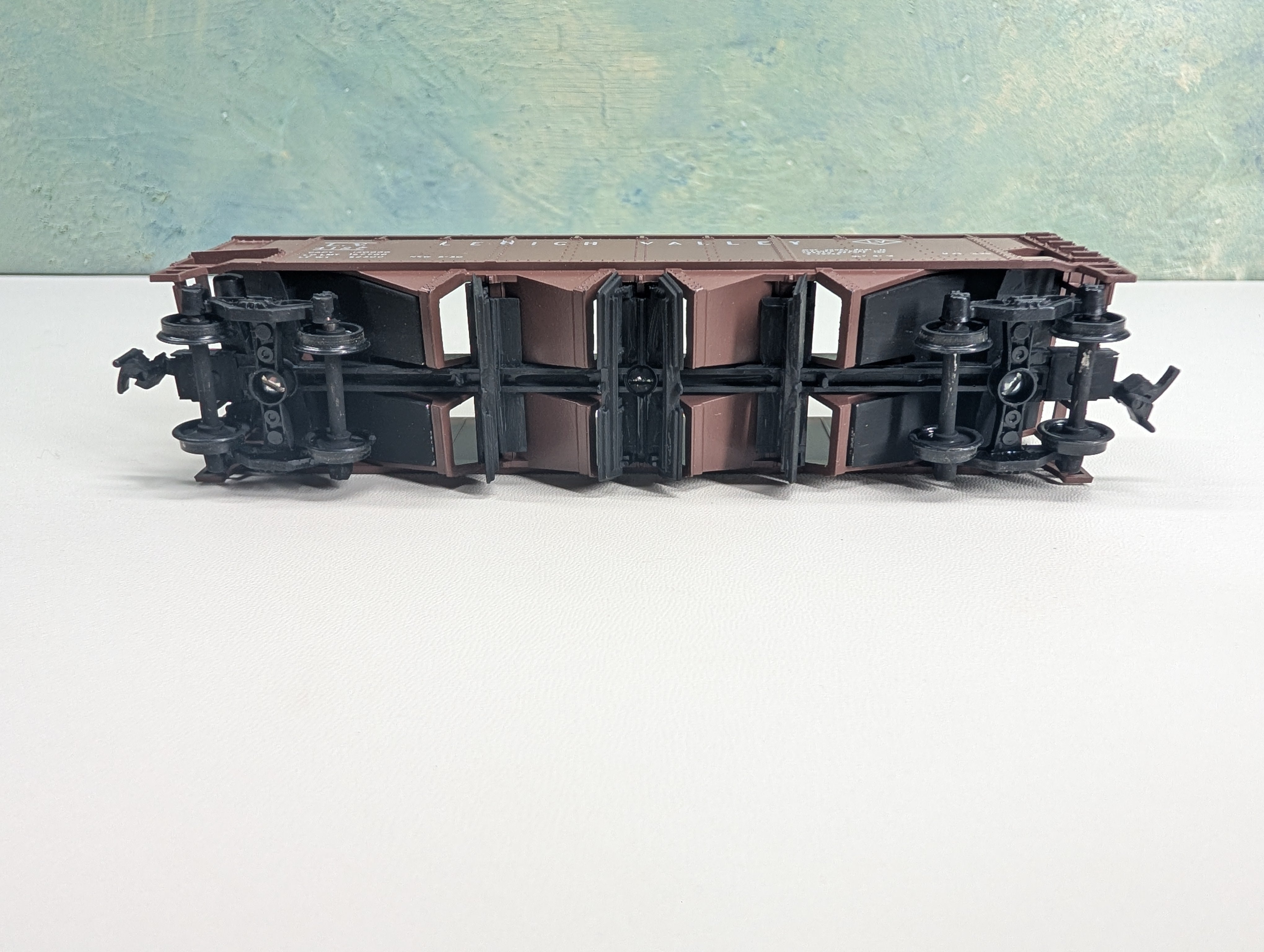 USED Athearn 1750 HO Scale Operating Quad Hopper Lehigh Valley LV #4127
