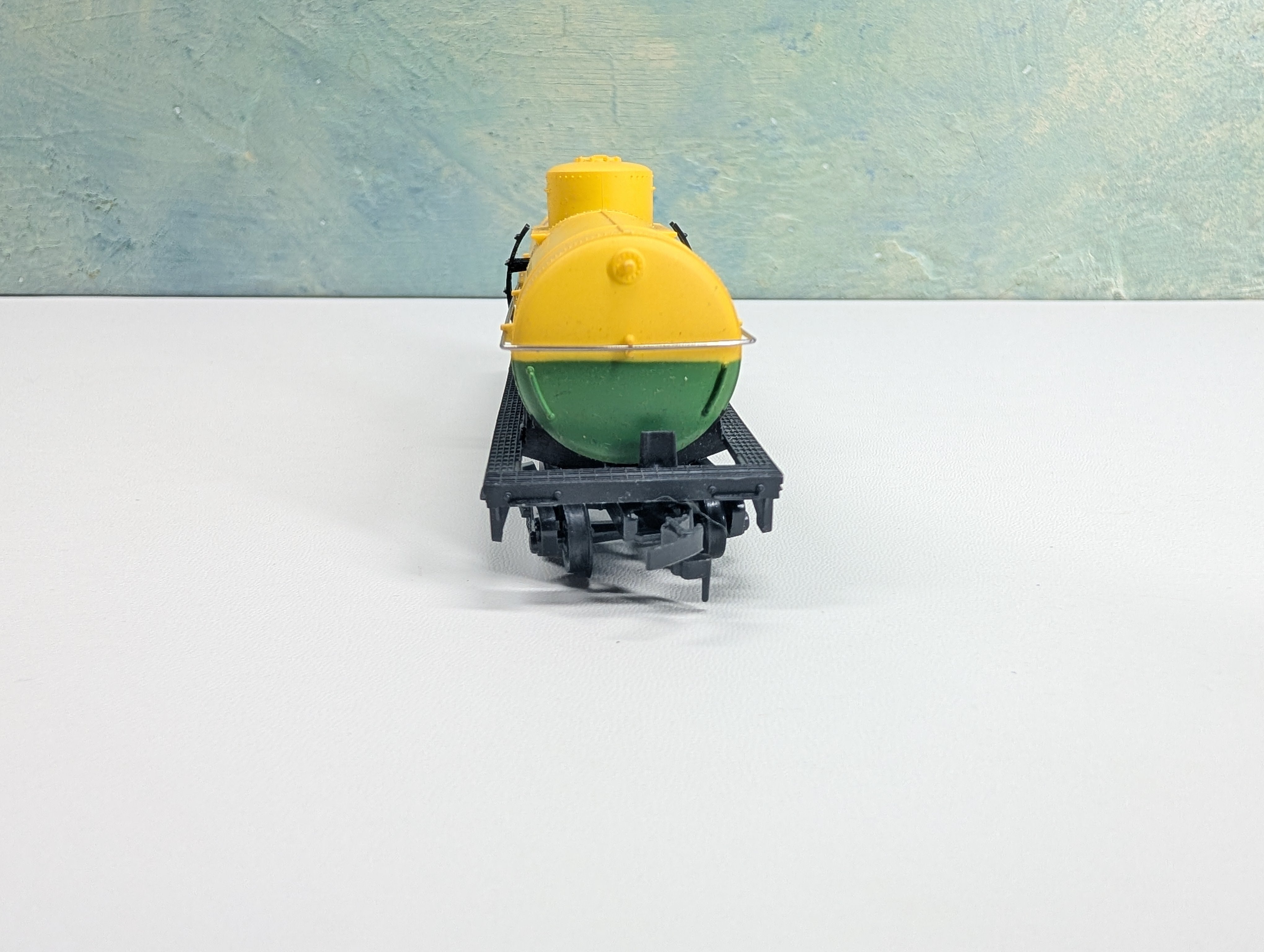 USED PEMCO HO Scale Single Dome Tank Car DuPont DUPX #2675