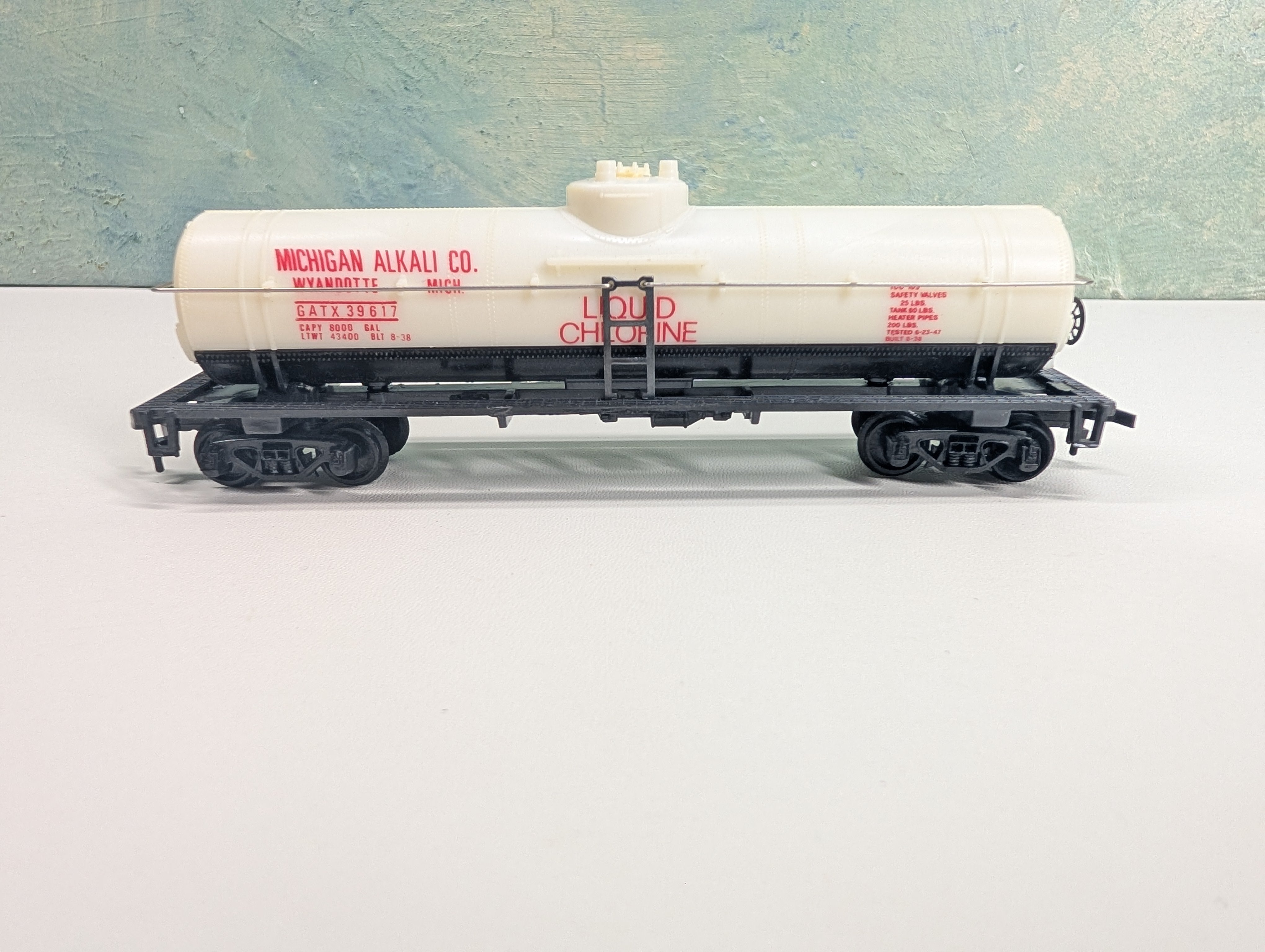 USED HO Scale Single Dome Tank Car Michigan Alkali Co GATX #39617