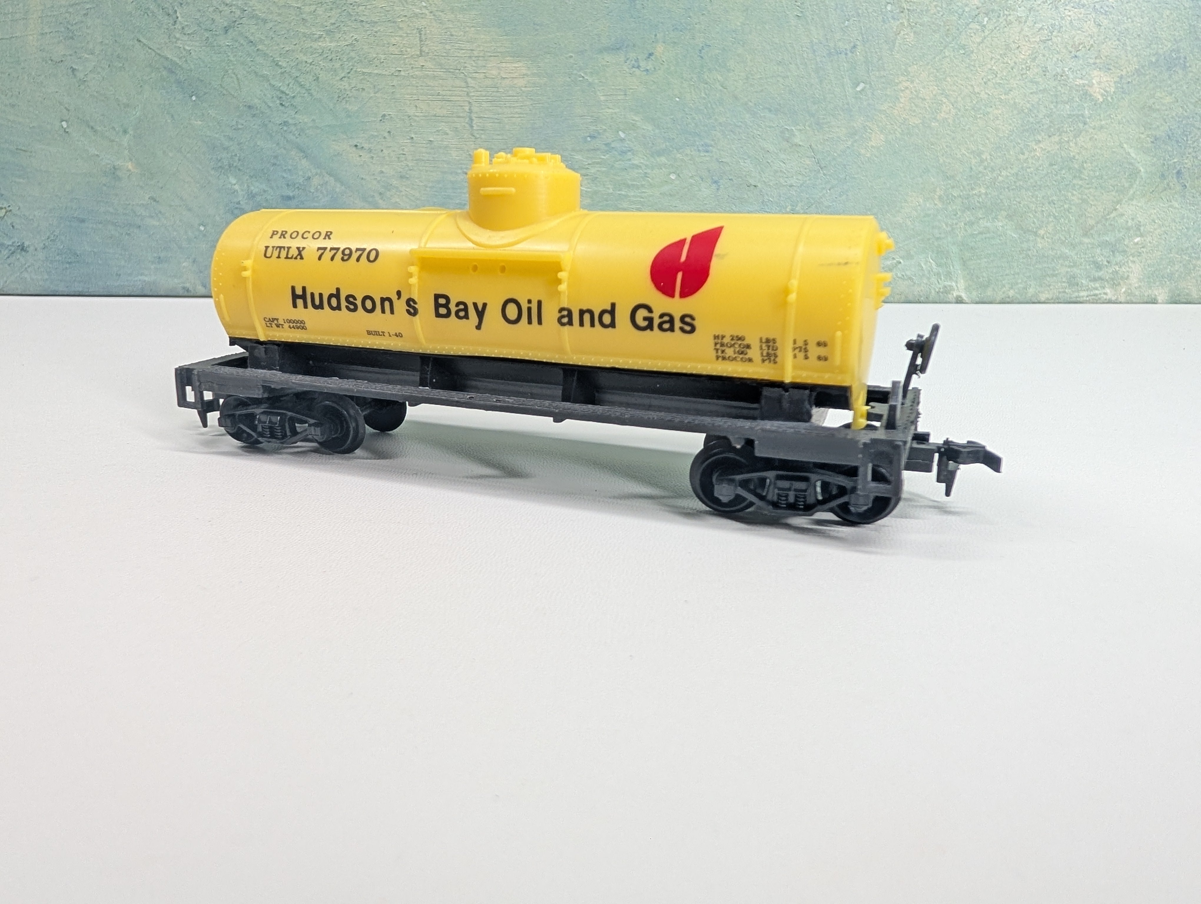 USED Life-Like HO Scale Single Dome Tank Car Hudson's Bay Oil and Gas UTLX #77970 Procor