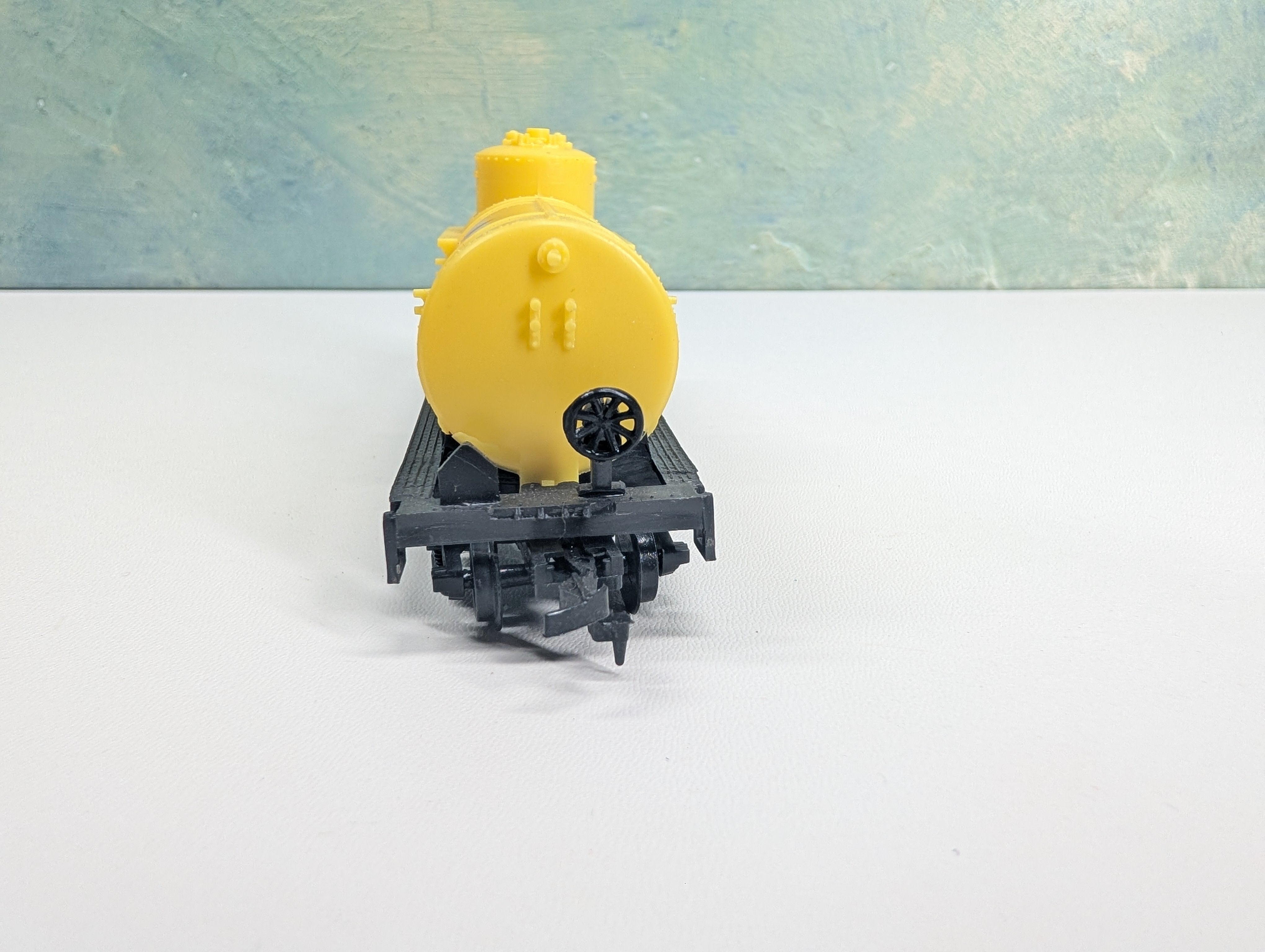 USED Life-Like HO Scale Single Dome Tank Car Hudson's Bay Oil and Gas UTLX #77970 Procor