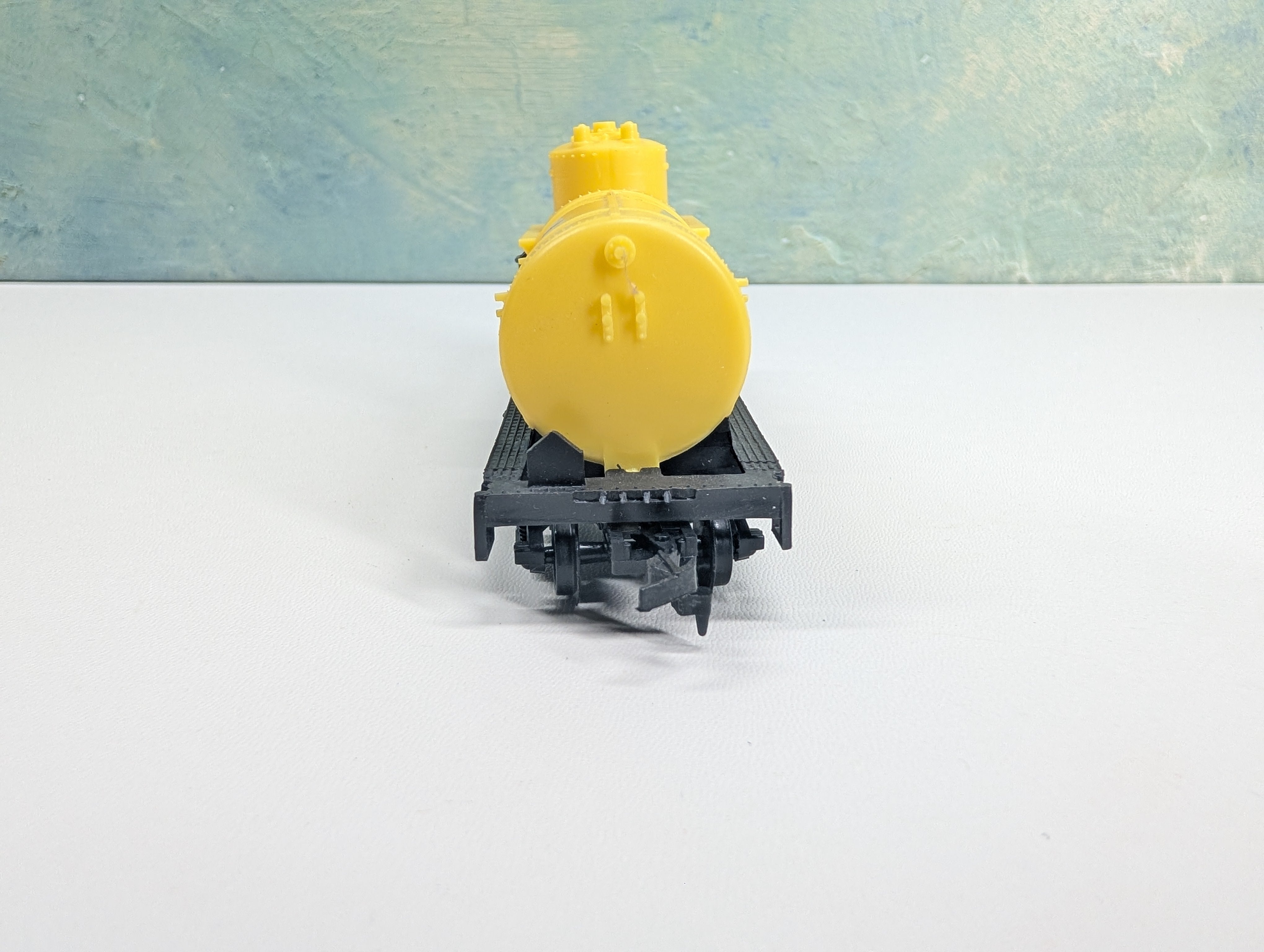 USED Life-Like HO Scale Single Dome Tank Car Hudson's Bay Oil and Gas UTLX #77970 Procor