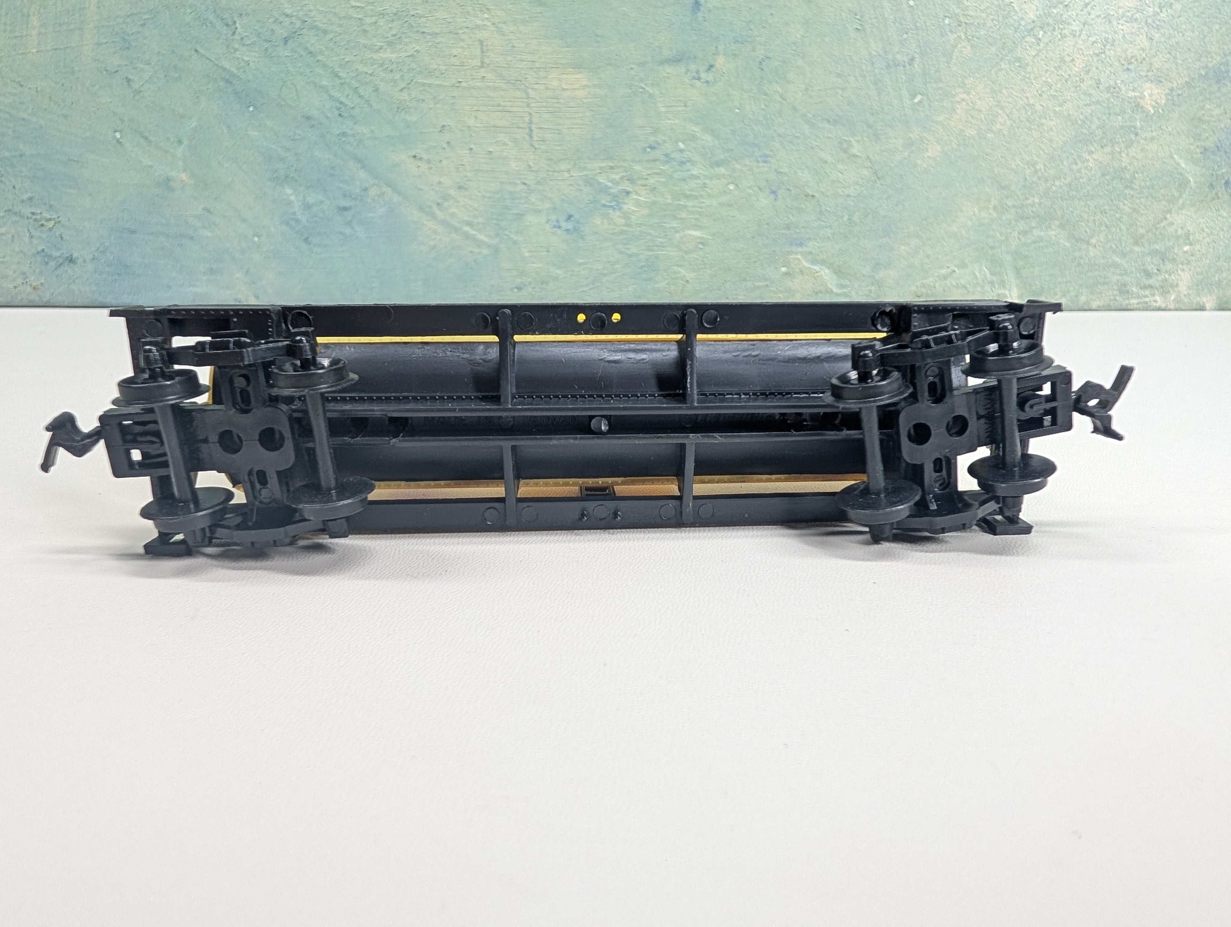 USED Life-Like HO Scale Single Dome Tank Car Hudson's Bay Oil and Gas UTLX #77970 Procor