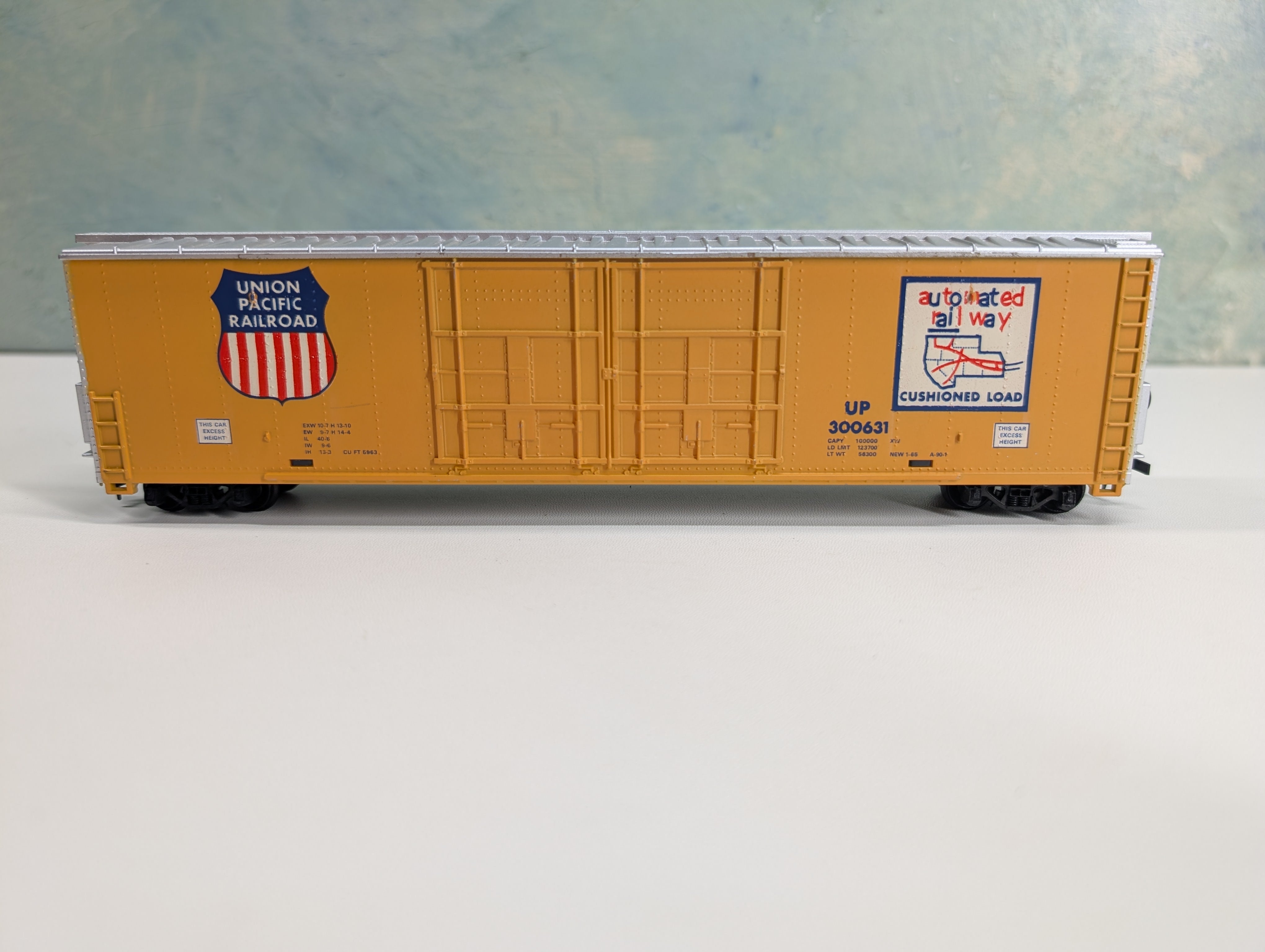 USED Tyco HO Scale 60' Hi-Cube DD Box Car Union Pacific UP #300631