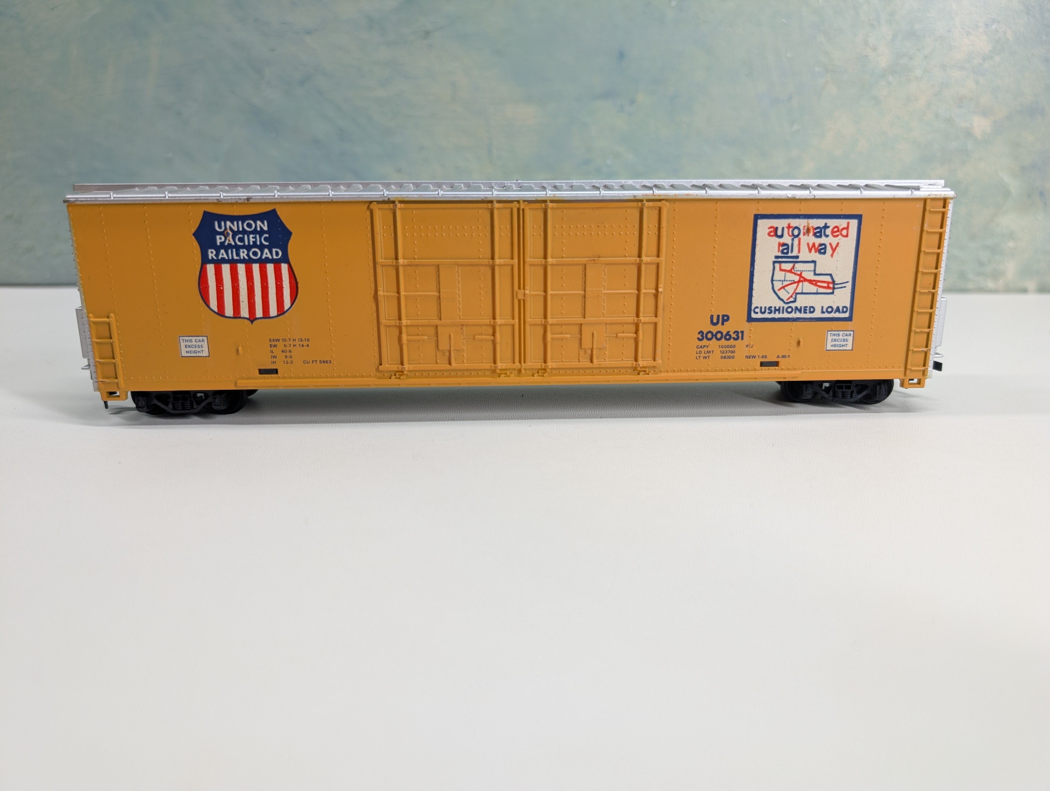 USED Tyco HO Scale 60' Hi-Cube DD Box Car Union Pacific UP #300631