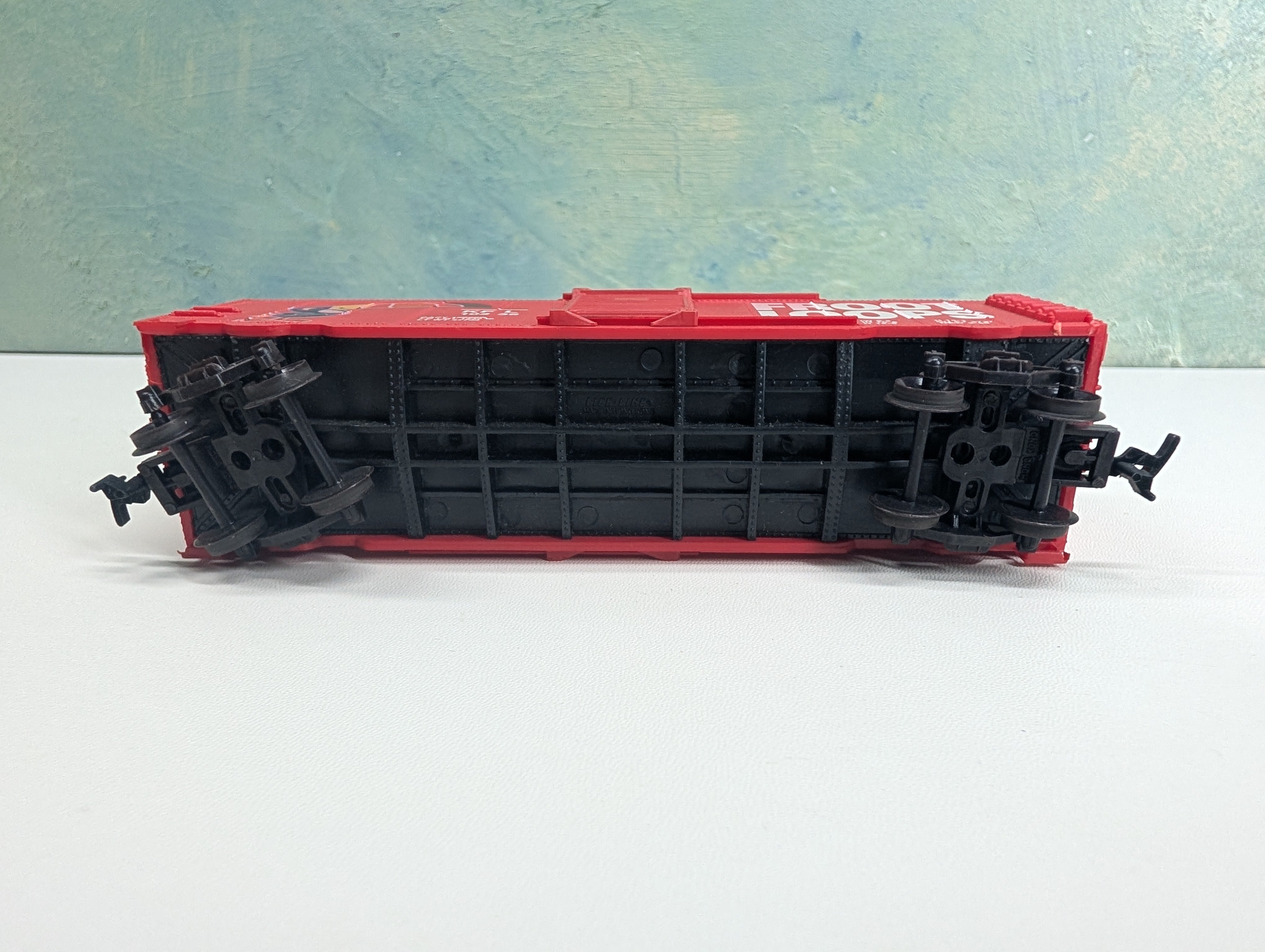 USED Life-Like HO Scale 40' Billboard Box Car Fruit Loops KFL #10235 RARE