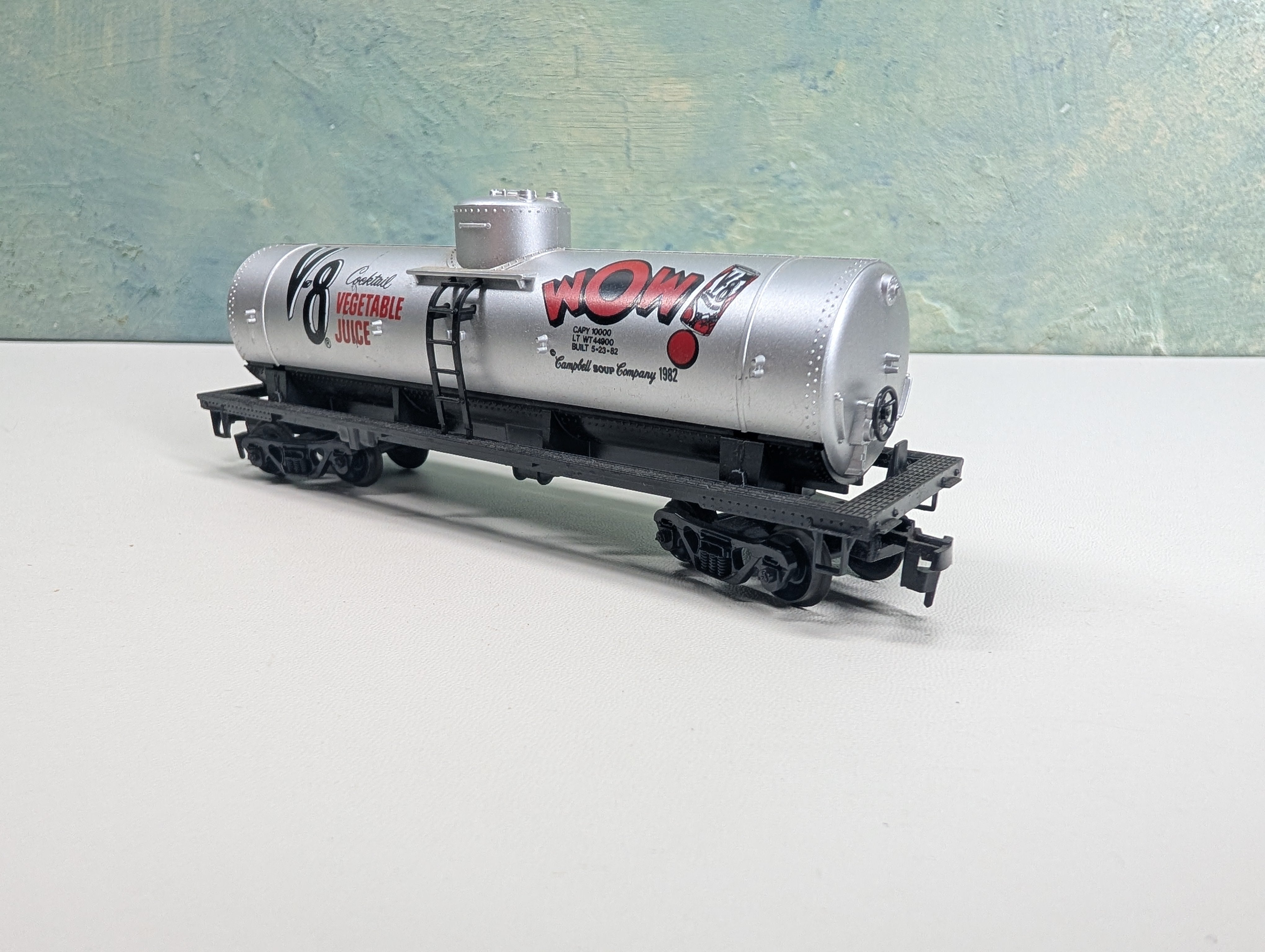 USED Life-Like HO Scale Single Dome Tank Car V-8 Vegetable Juice Campbell's