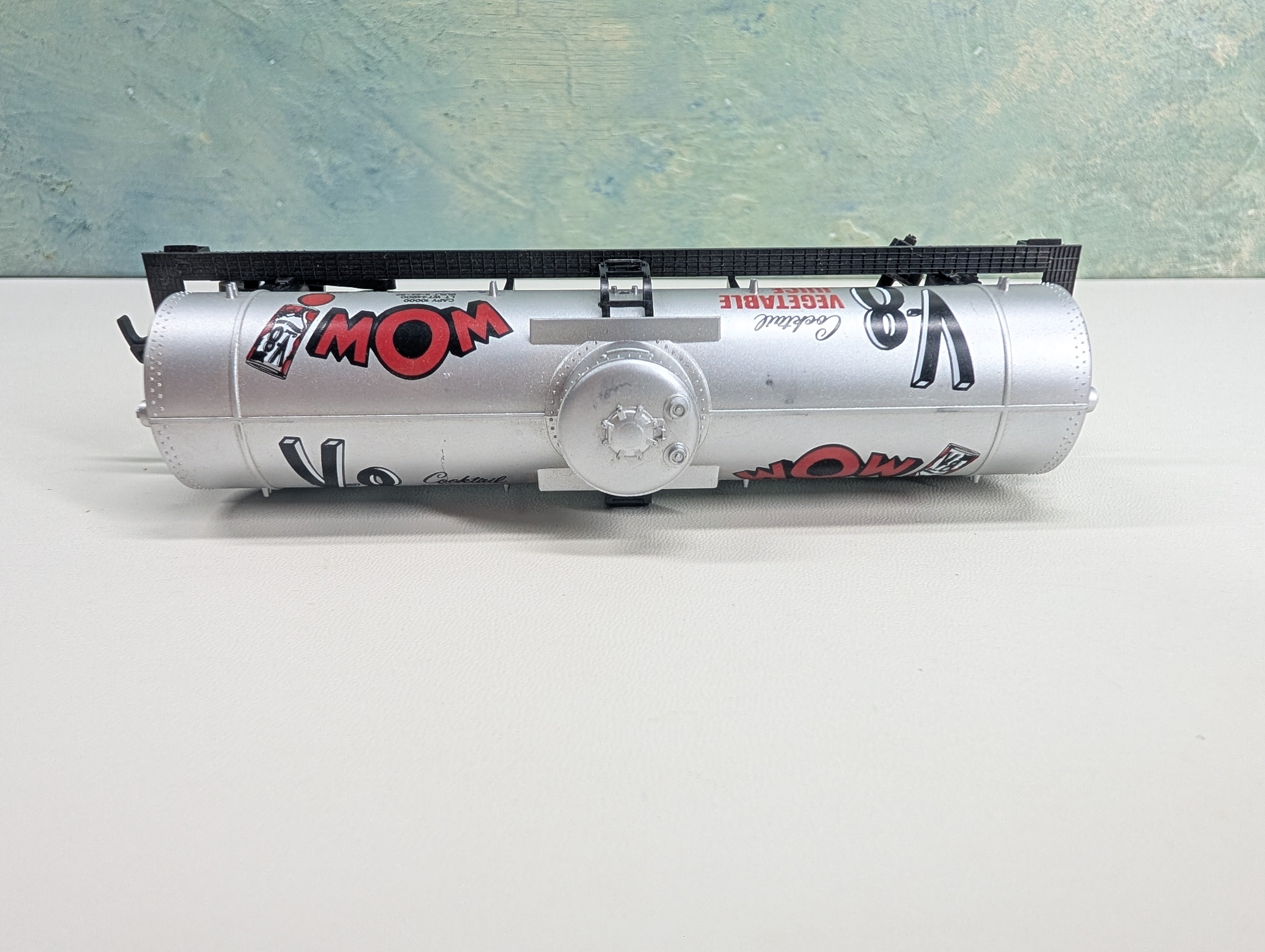 USED Life-Like HO Scale Single Dome Tank Car V-8 Vegetable Juice Campbell's