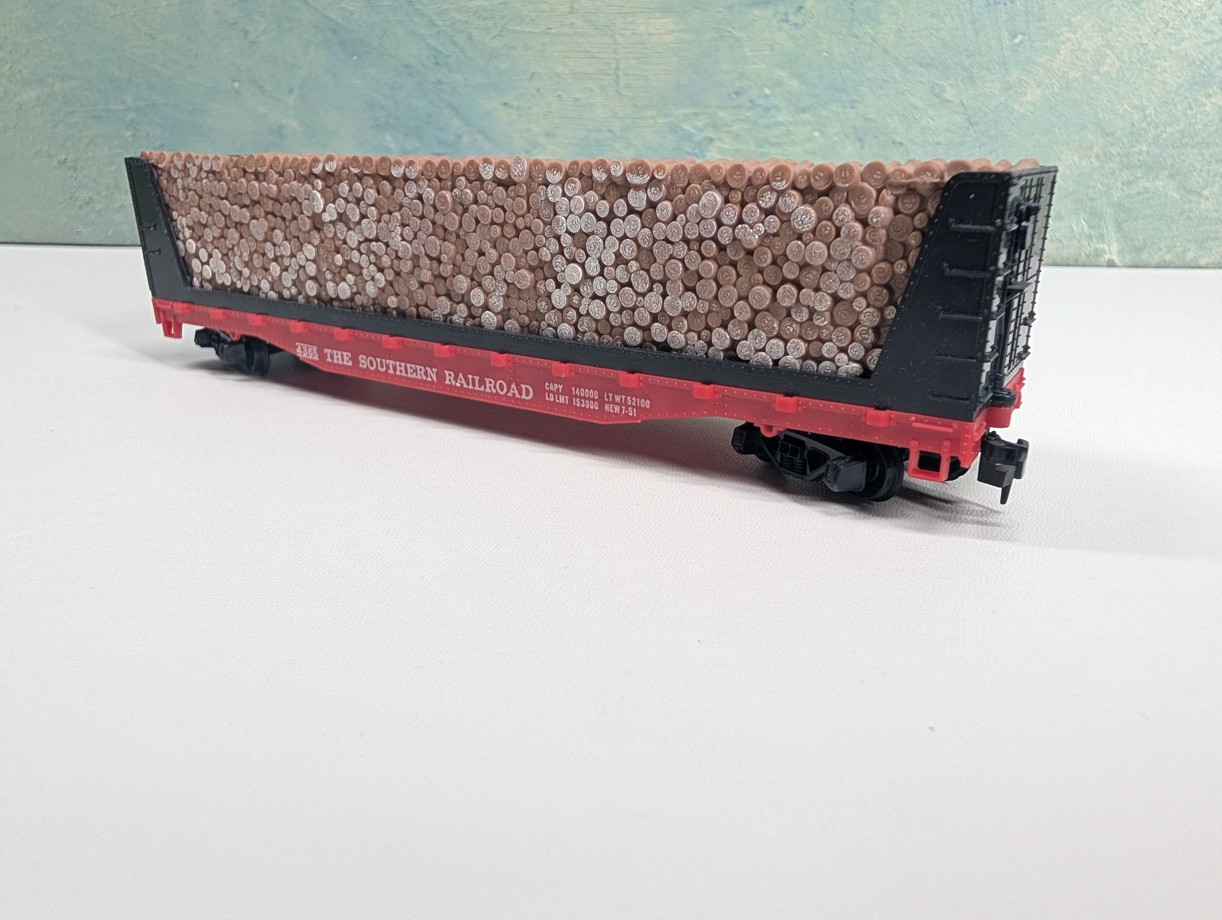 USED Mantua HO Scale 50' Bulkhead Flat Car w/ Pulpwood Southern #4365