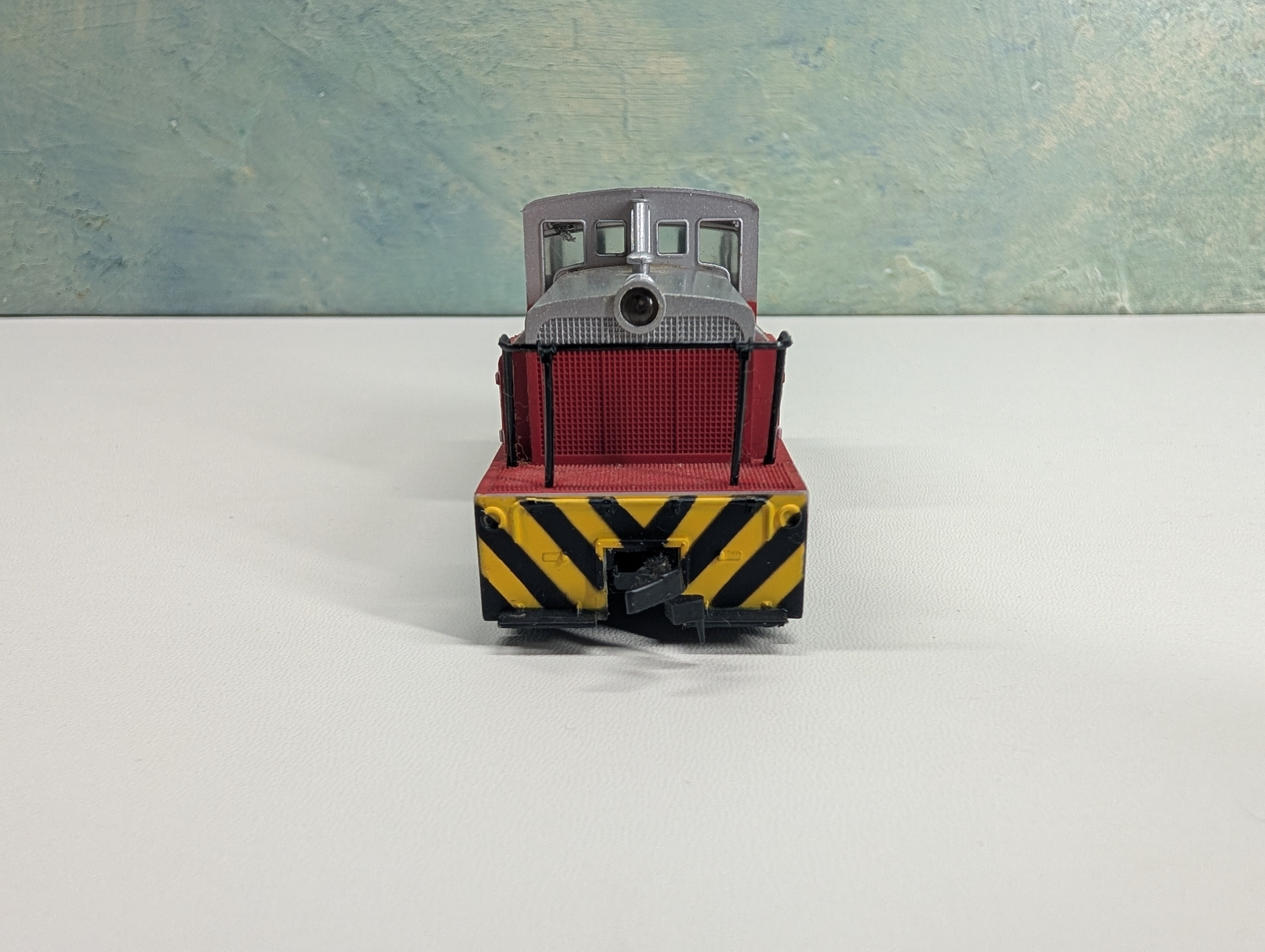 USED Bachmann HO Scale 0-6-0 Plymouth Diesel Switcher Locomotive Burlington #9280 Non-Powered