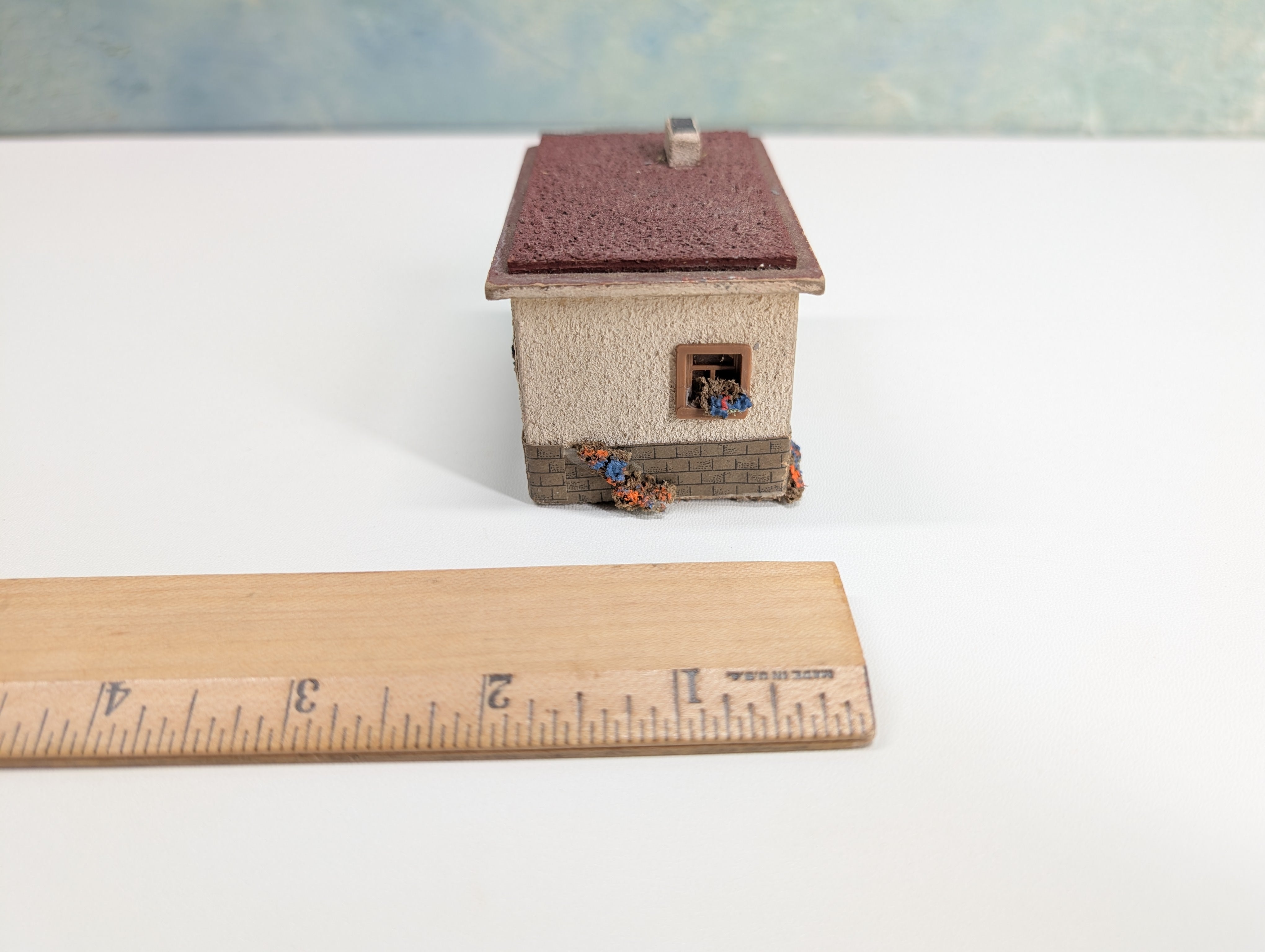 USED HO Scale Small German Storage Building