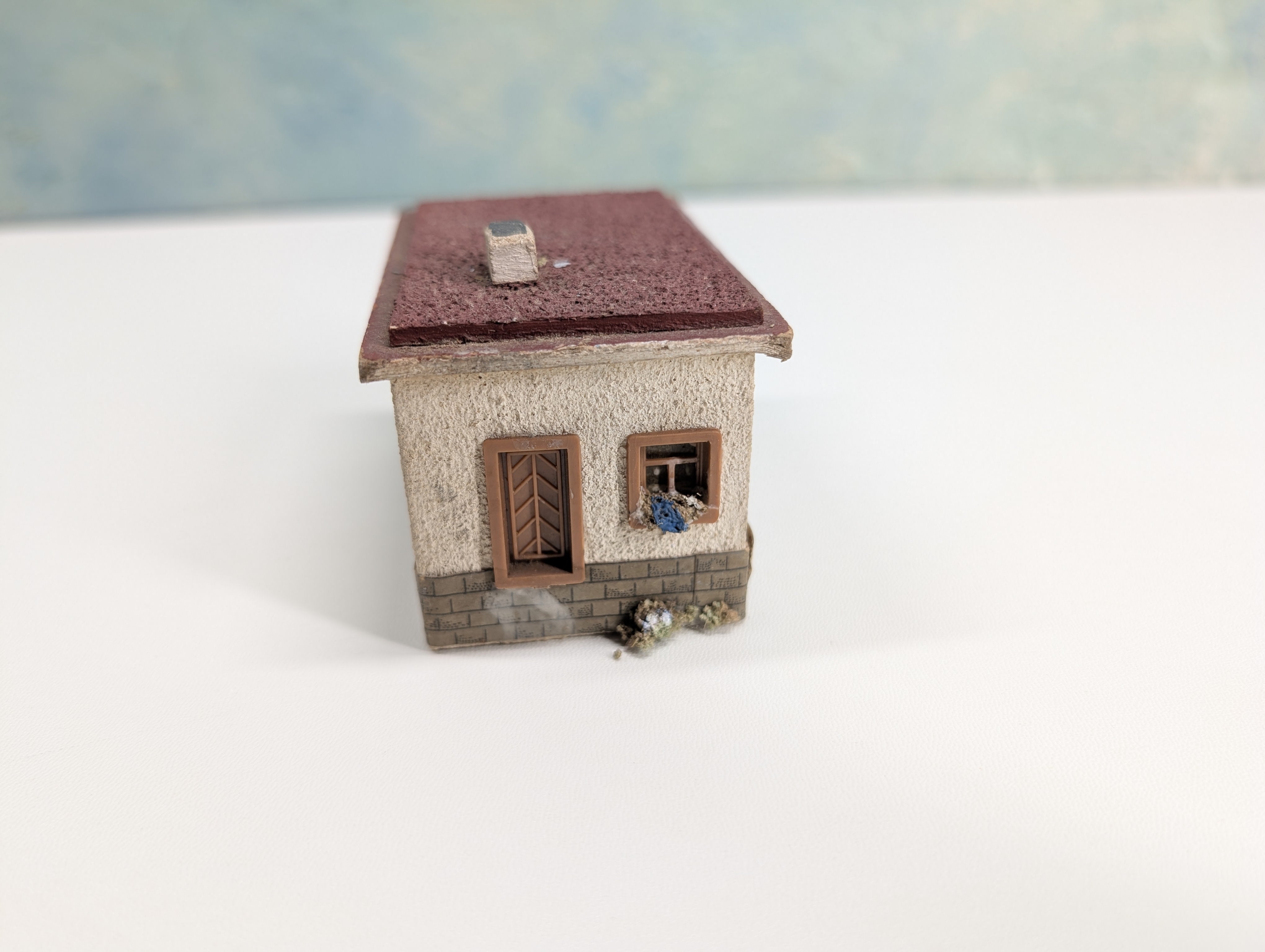 USED HO Scale Small German Storage Building