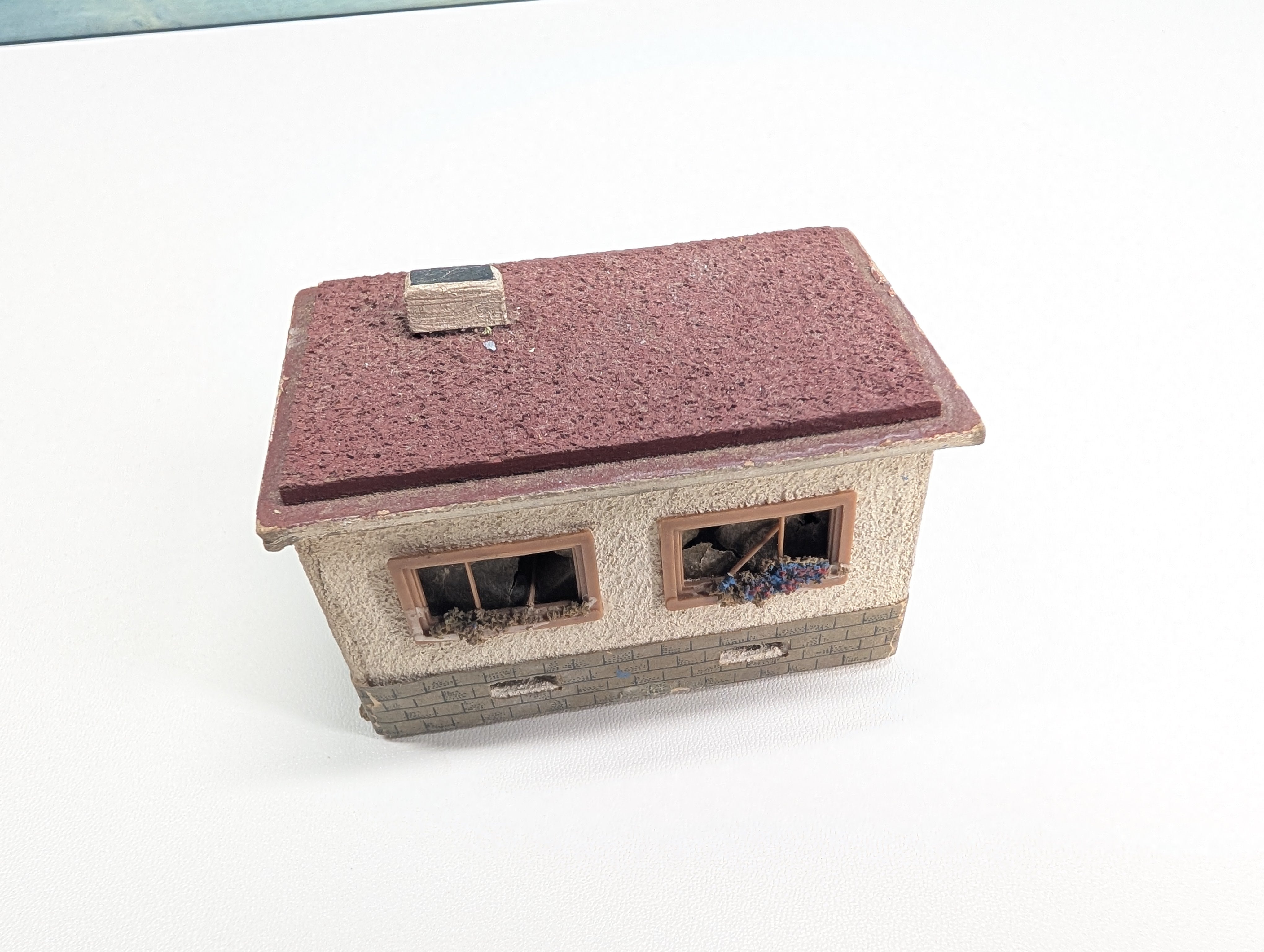 USED HO Scale Small German Storage Building