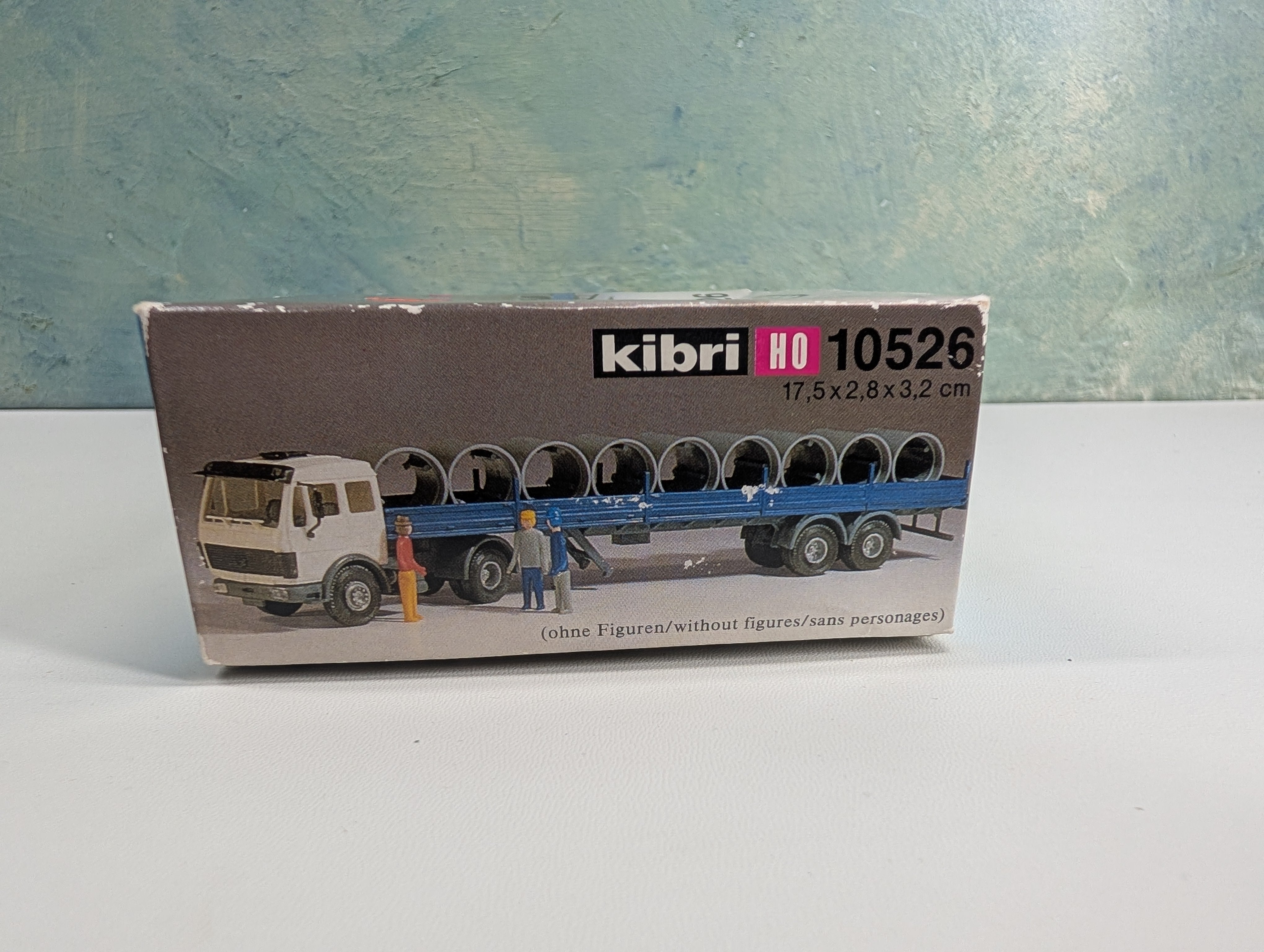 USED Kibri 10526 HO Scale Mercedes-Benz Flatbed Trailer Pipe Transporter KIT