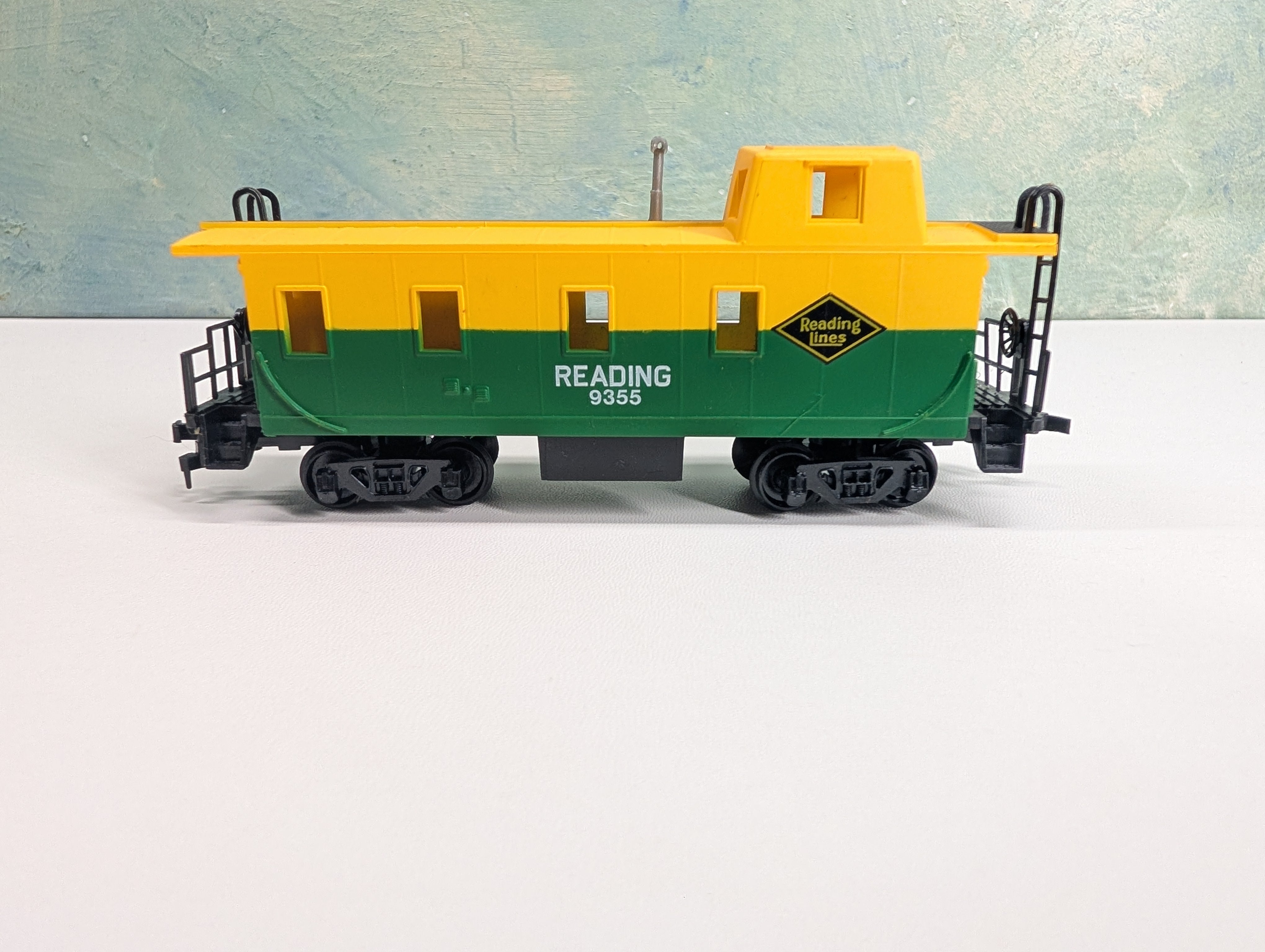 USED Bachmann HO Scale Caboose Reading #9355