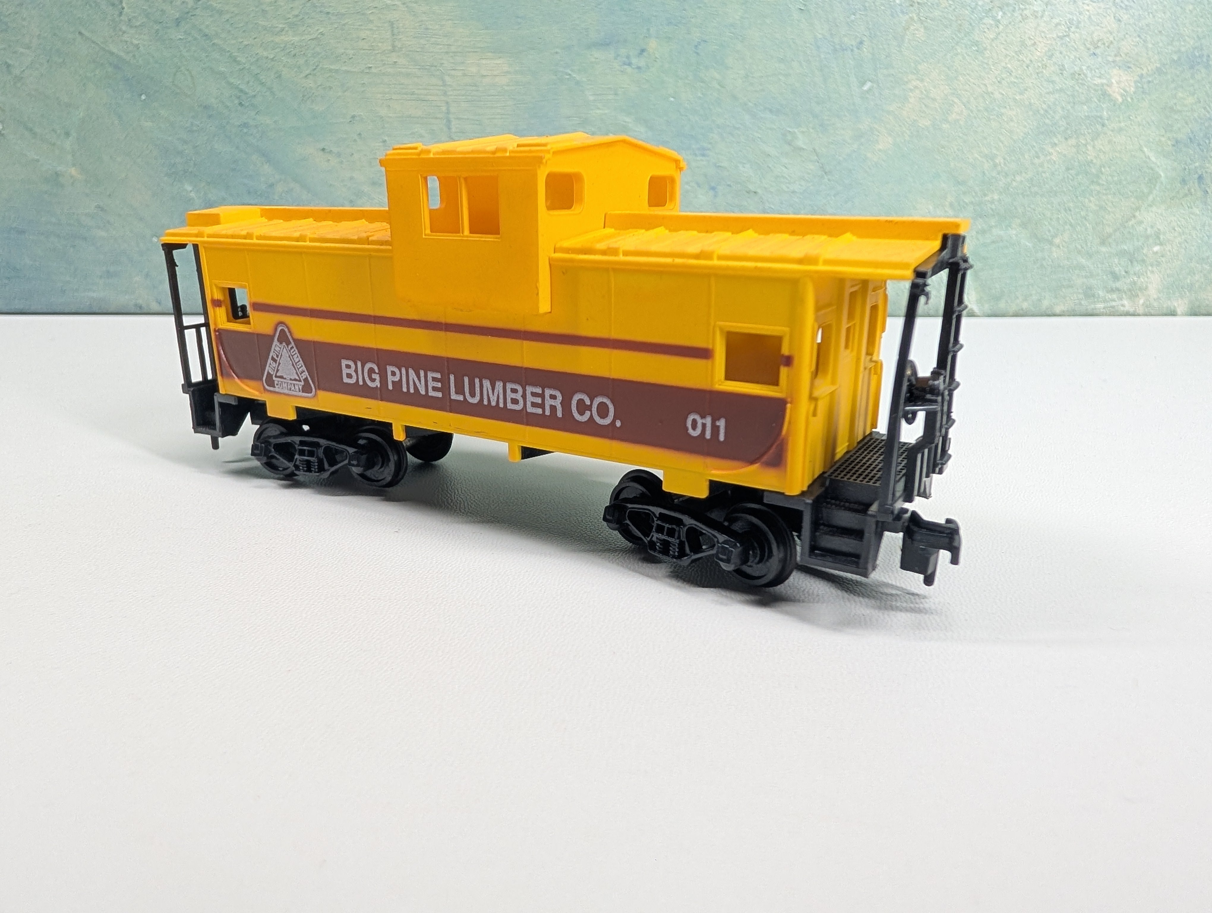 USED Cox HO Scale Big Pine Lumber Co Caboose #011