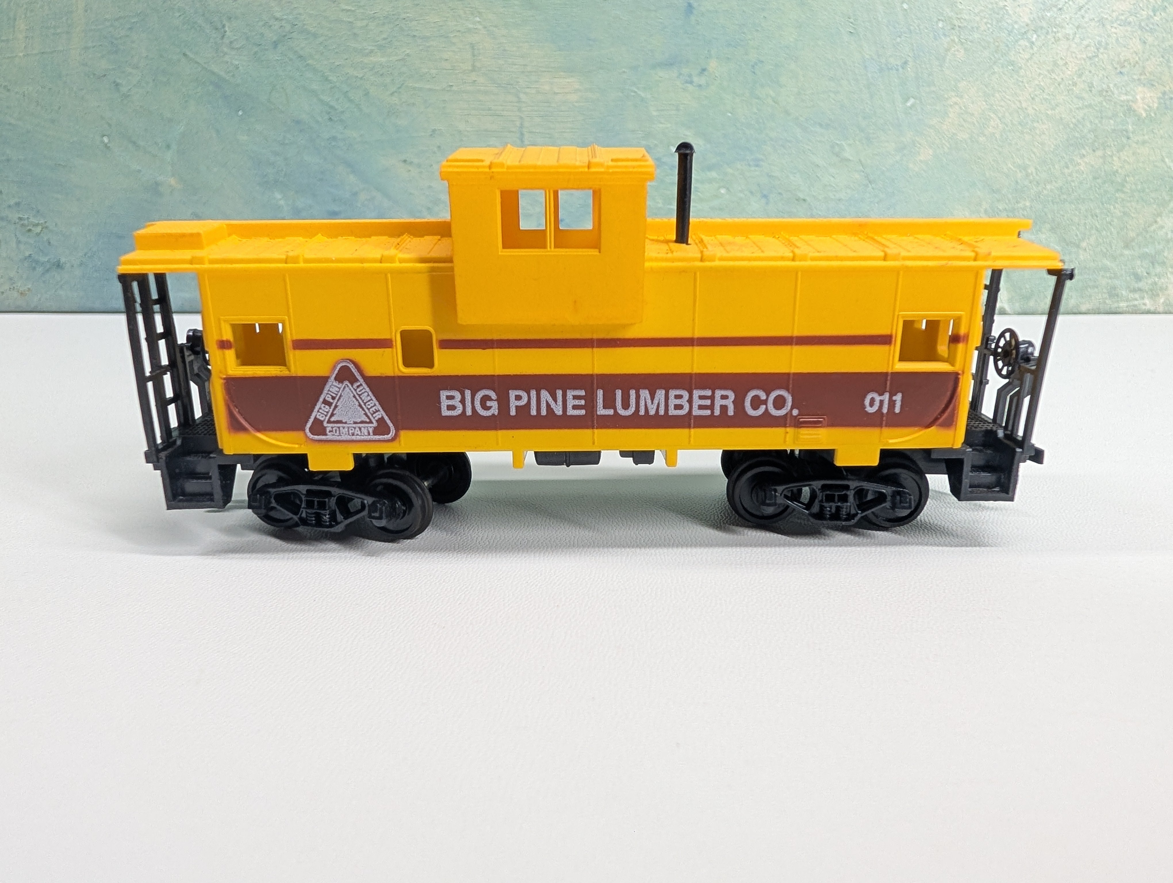 USED Cox HO Scale Big Pine Lumber Co Caboose #011