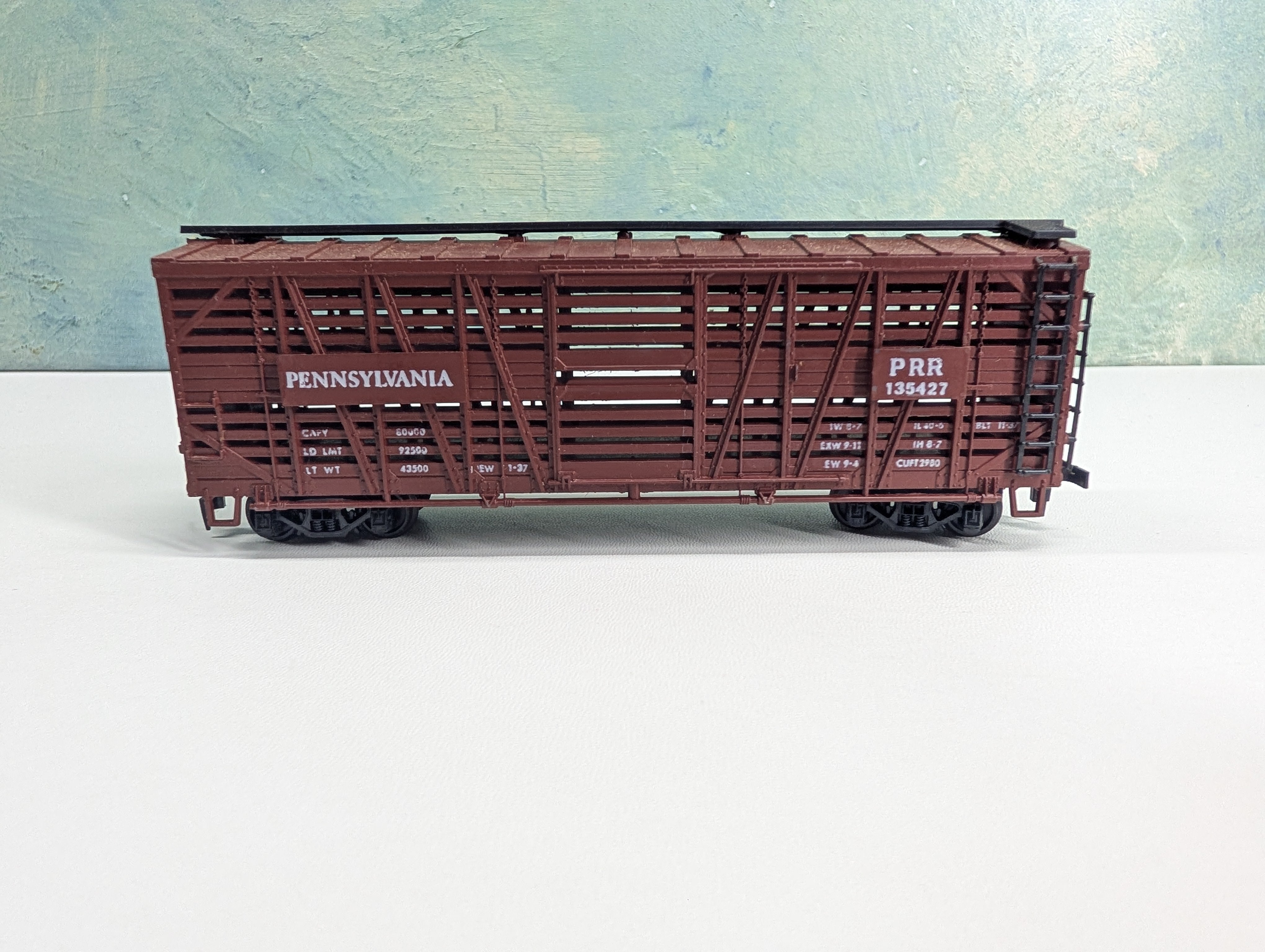 USED AHM HO Scale 40' Cattle Livestock Car Pennsylvania PRR #135427
