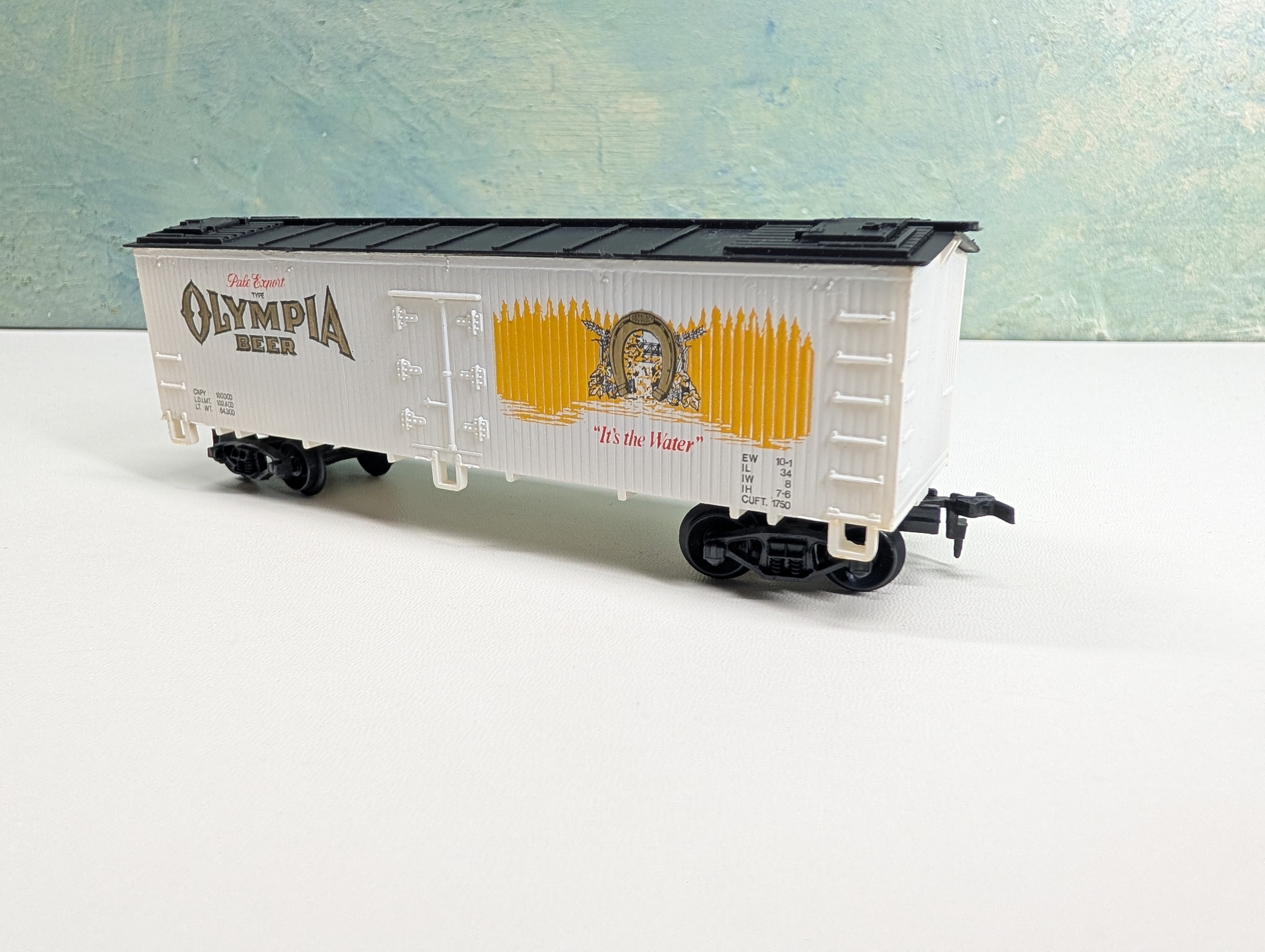 USED HO Scale 38' Beer Car Olympia Beer