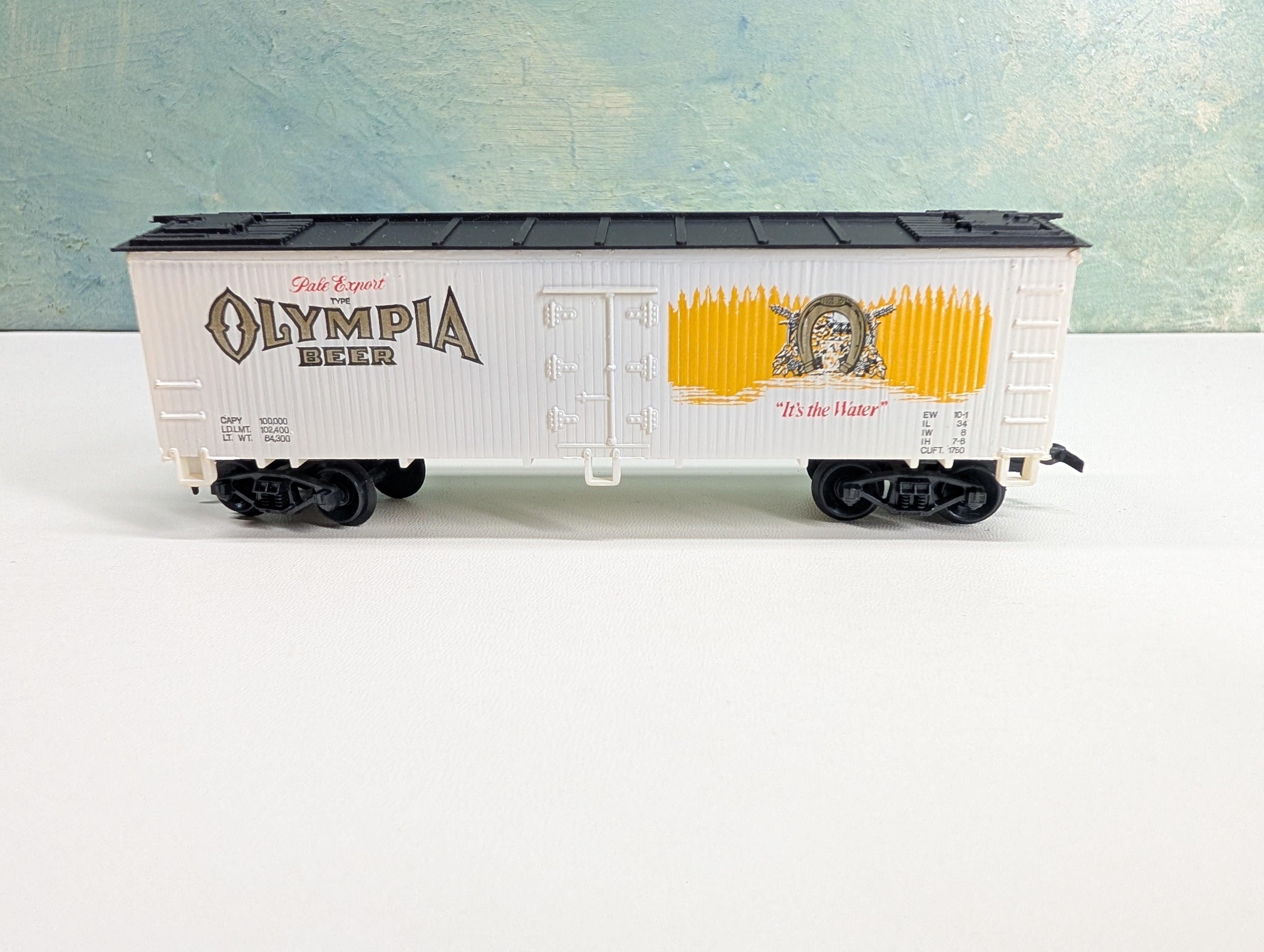 USED HO Scale 38' Beer Car Olympia Beer