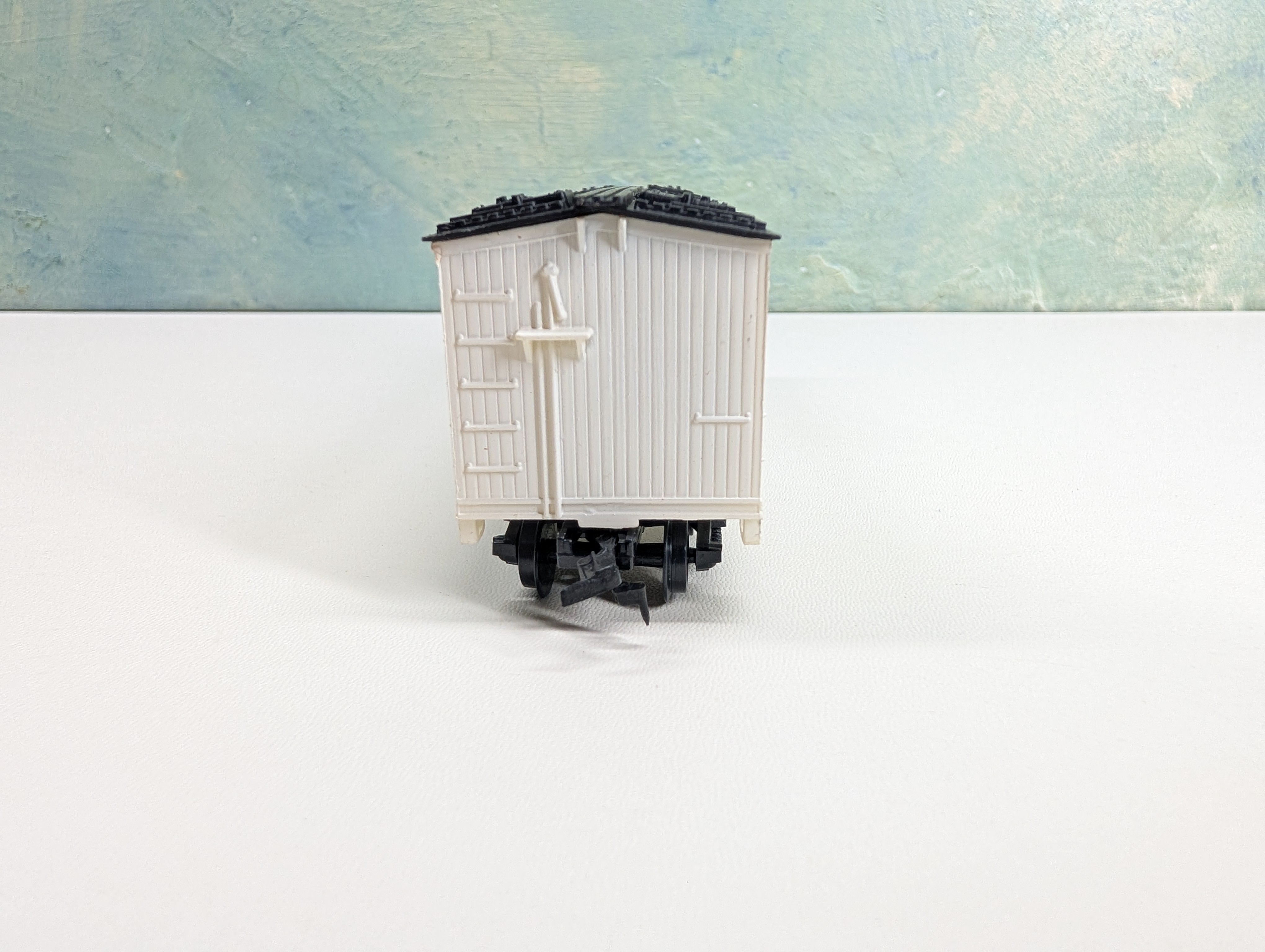 USED HO Scale 38' Beer Car Olympia Beer
