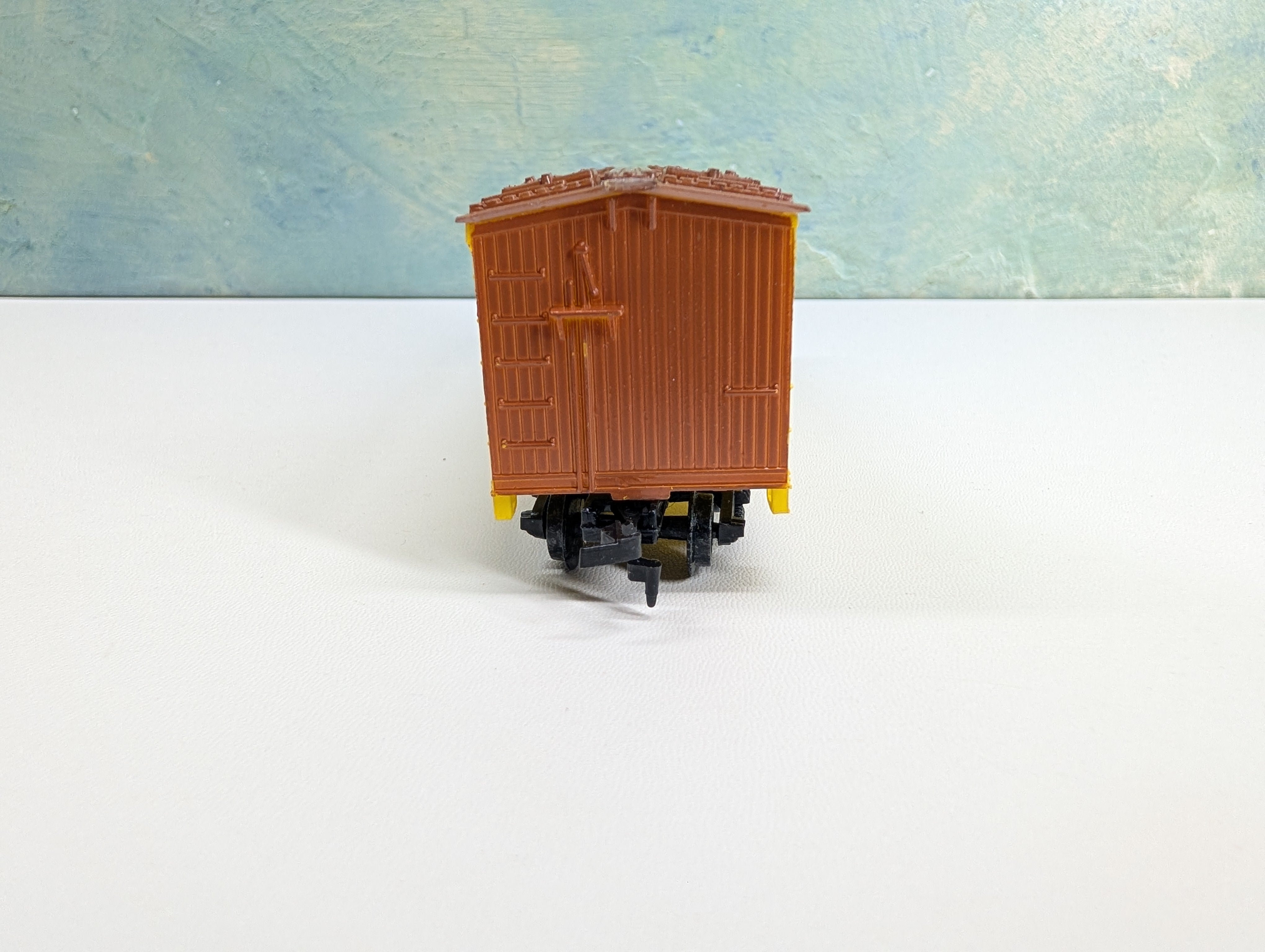 USED HO Scale 38' Beer Car Michelob Beer