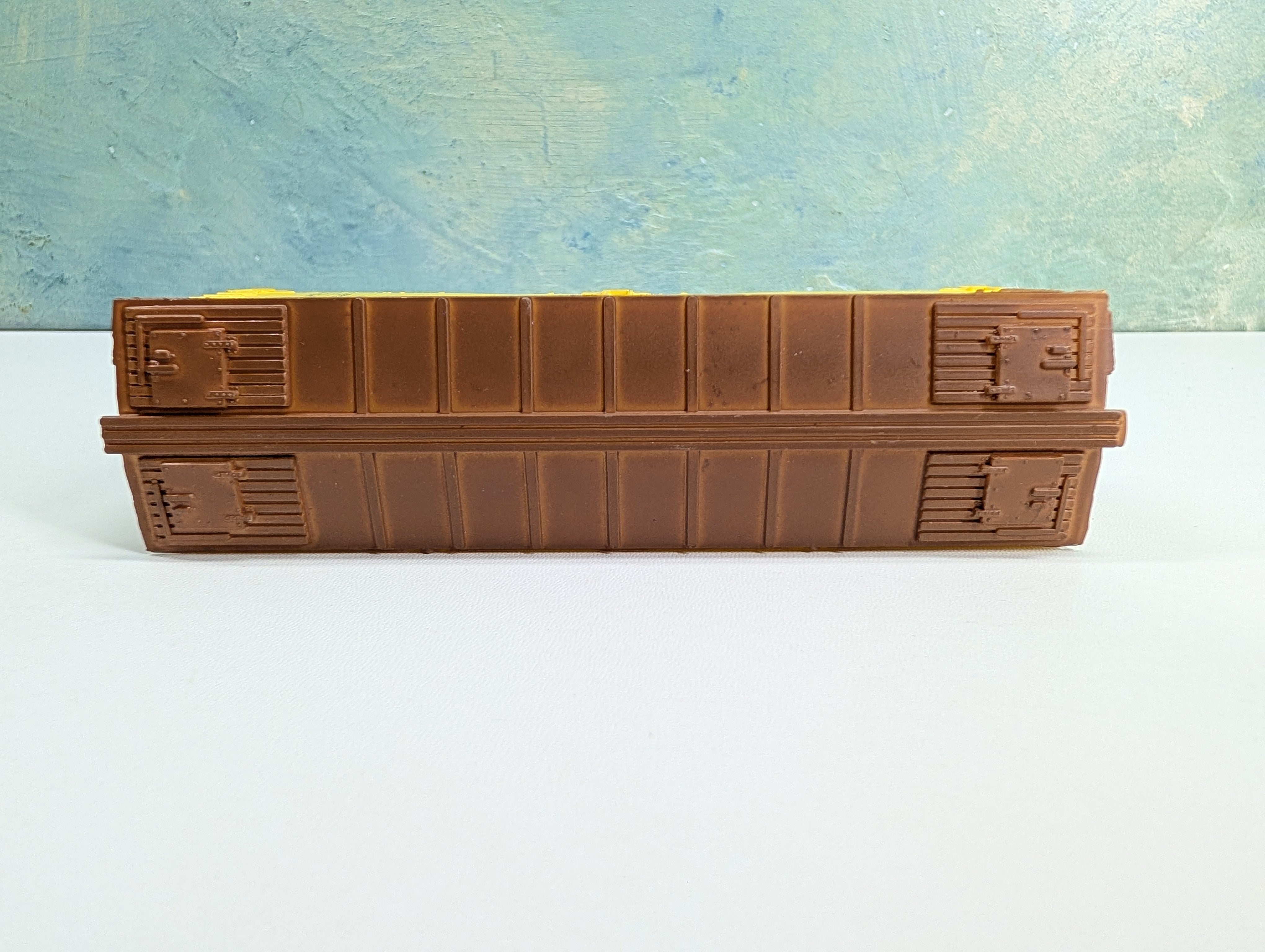 USED HO Scale 38' Beer Car Michelob Beer