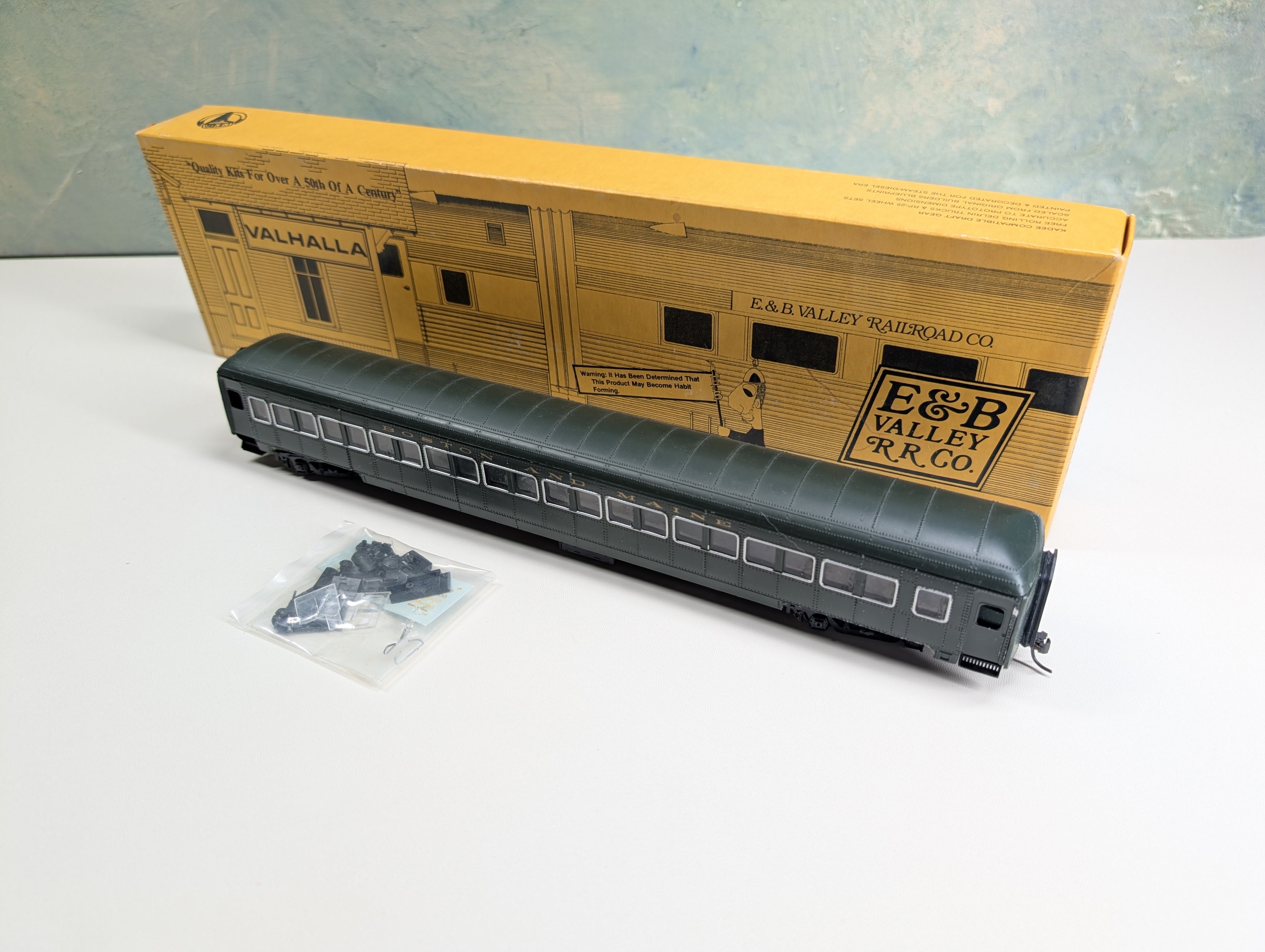 USED E&B VALLEY HO Scale Pullman Standard Lightweight Coach Passenger Car Boston and Maine Early Green Scheme