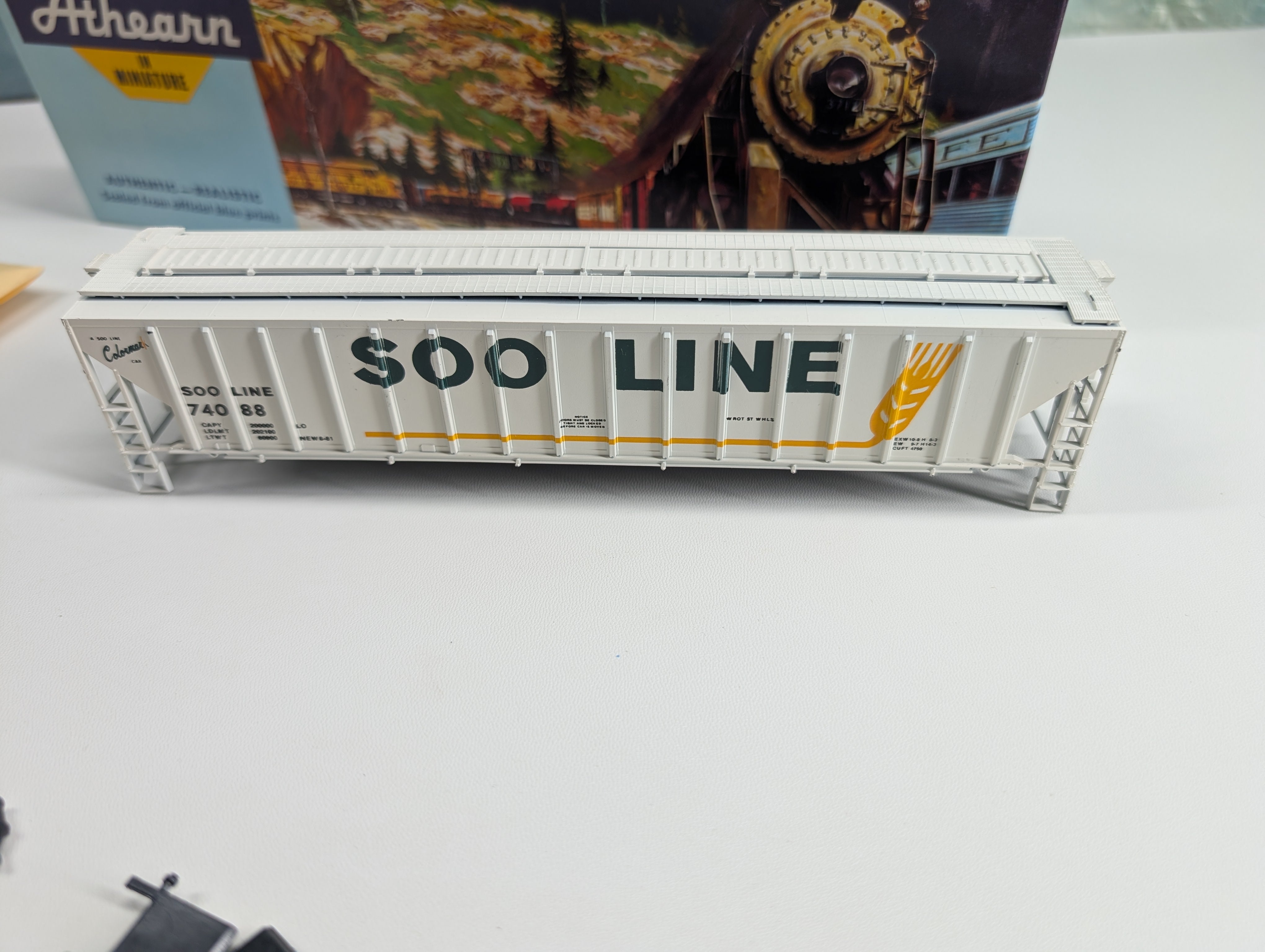 USED Athearn HO Scale 54' PS Ribside Covered Hopper Soo Line #74088 Bev-Bel KIT
