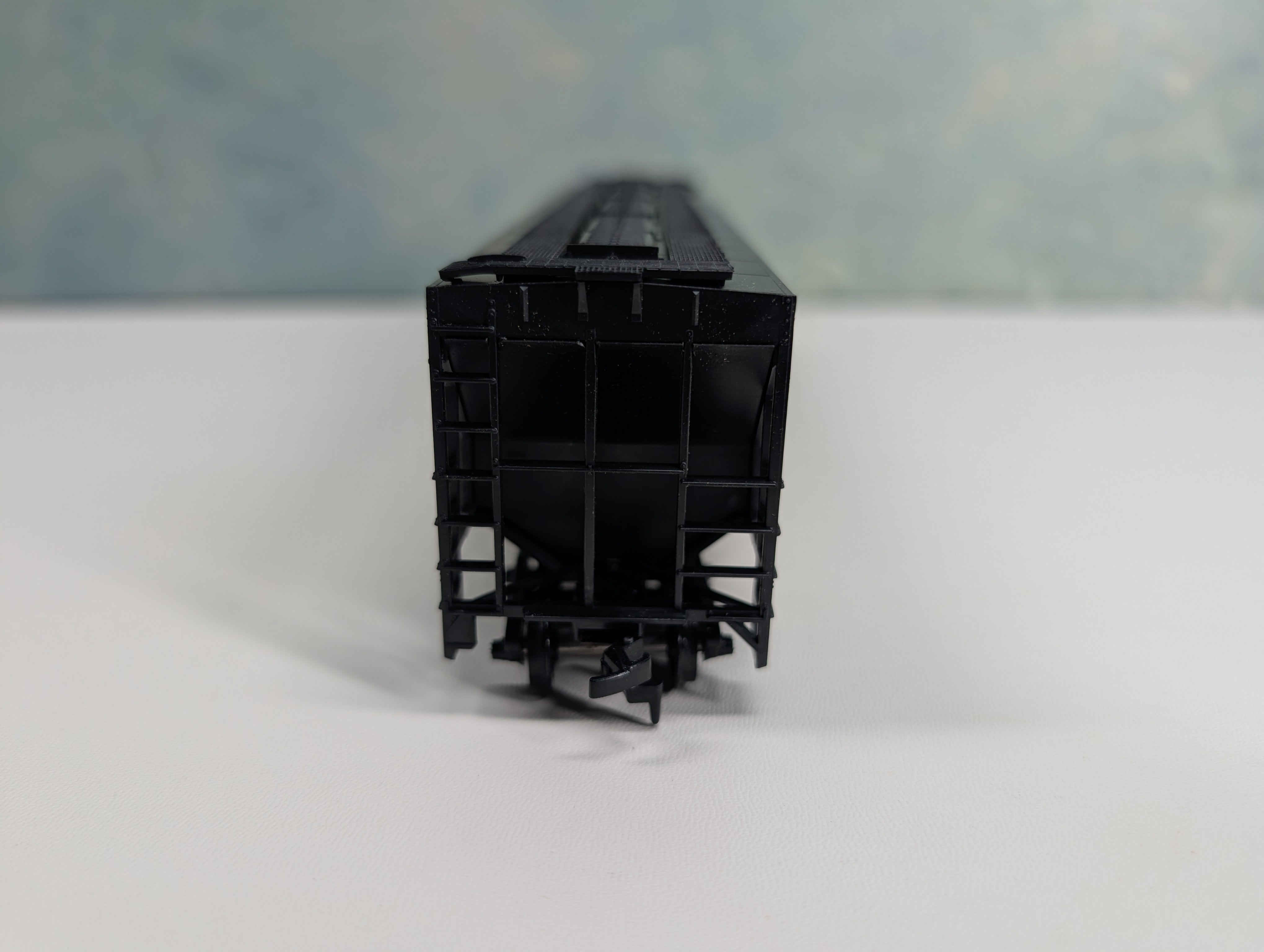 USED Athearn HO Scale 54' Covered Hopper Black Undecorated